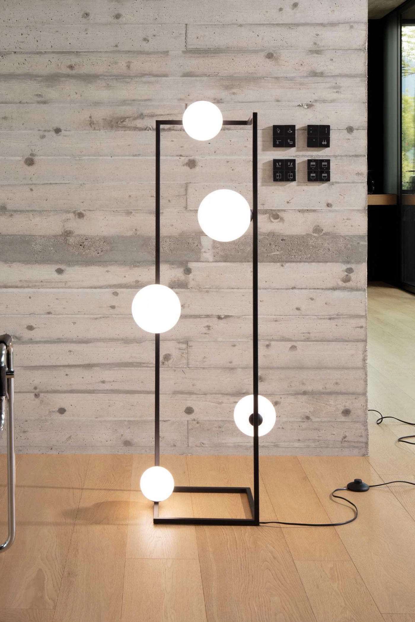   
                        
                        Торшер IDEAL LUX (Італія) 10103    
                         у стилі Лофт.  
                        Тип джерела світла: світлодіодна лампа, змінна.                                                 Кольори плафонів і підвісок: Білий.                         Матеріал: Скло.                          фото 2