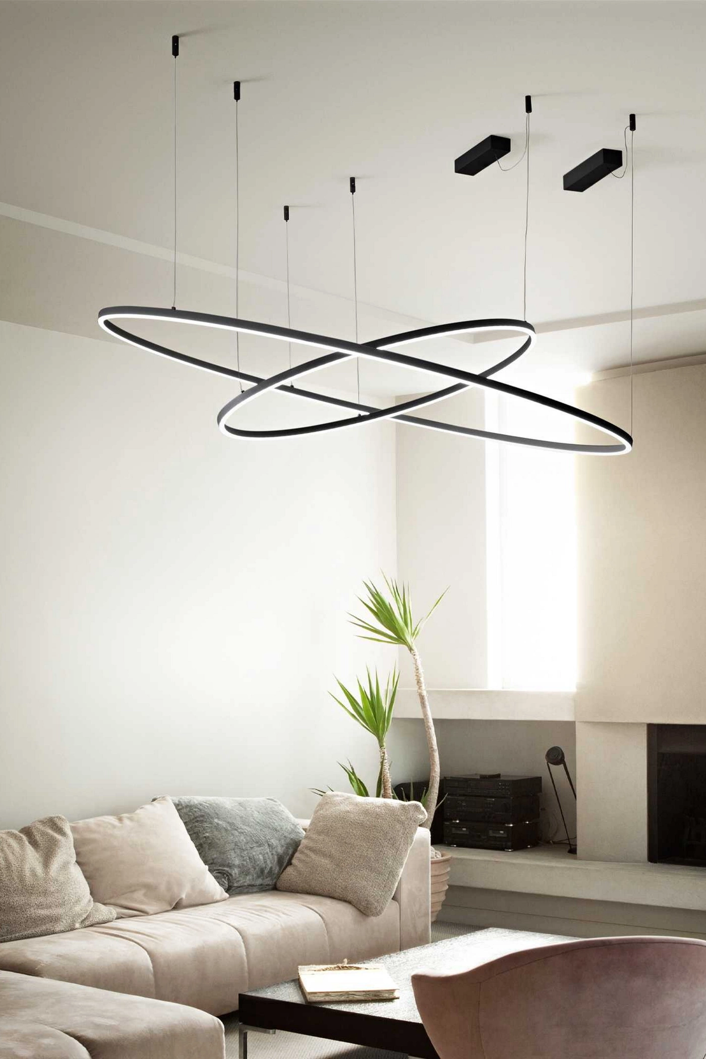   
                        
                        Люстра IDEAL LUX (Италия) 10377    
                         В стиле Хай-тек.  
                        Тип источника света: встроенный led-модуль, несъемный.                         Форма: Круг.                         Цвета плафонов и подвесок: Черный, Белый.                         Материал: Алюминий, Пластик.                          фото 2