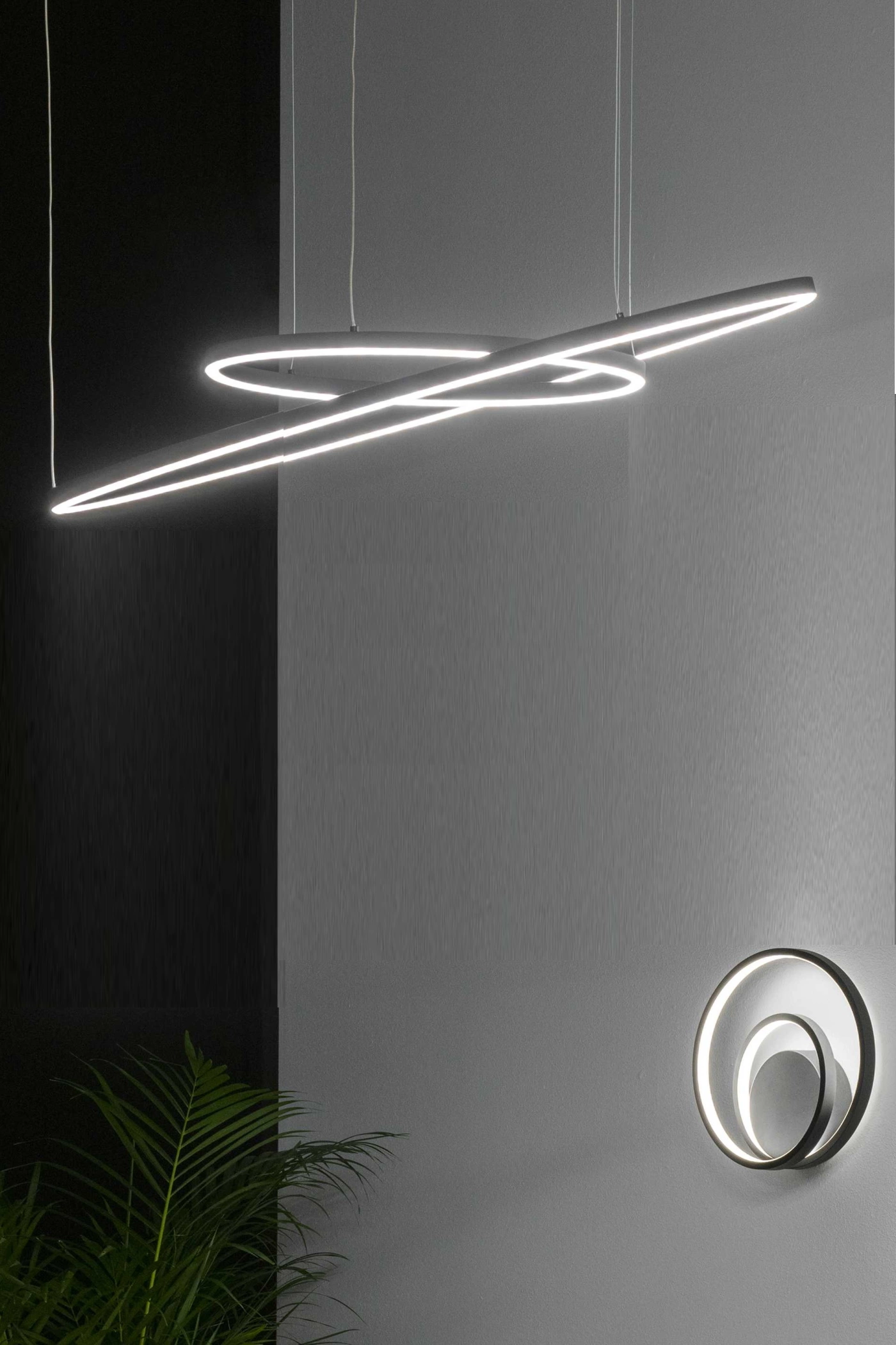   
                        
                        Люстра IDEAL LUX (Італія) 10383    
                         у стилі Хай-тек.  
                        Тип джерела світла: вбудований led-модуль, незмінний.                         Форма: Коло.                         Кольори плафонів і підвісок: Білий.                         Матеріал: Алюміній, Пластик.                          фото 2
