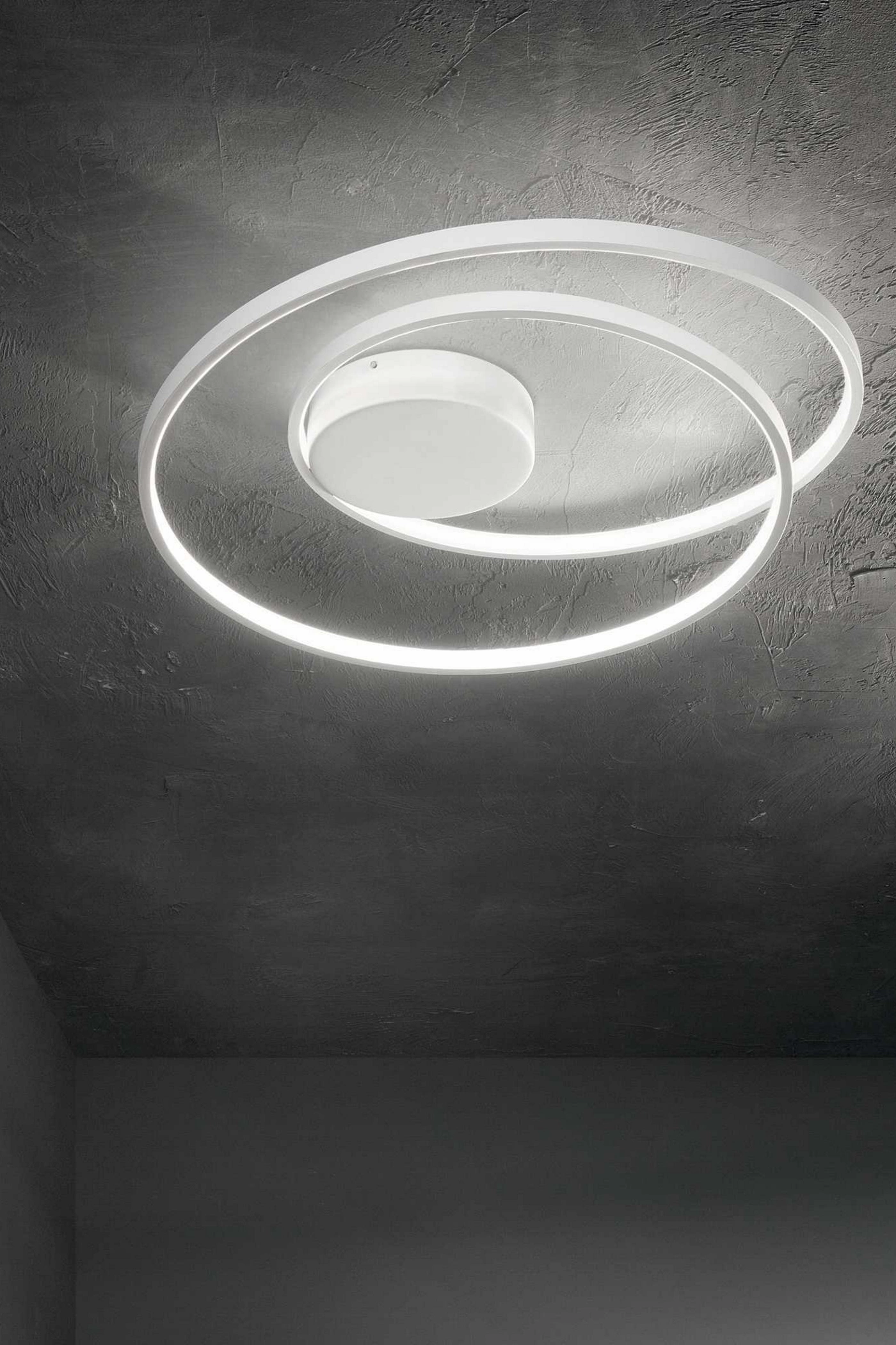   
                        
                        Светильник потолочный IDEAL LUX (Италия) 10388    
                         в стиле Модерн.  
                        Тип источника света: встроенный led-модуль, несъемный.                         Форма: Круг.                         Цвета плафонов и подвесок: Белый.                         Материал: Металл.                          фото 3