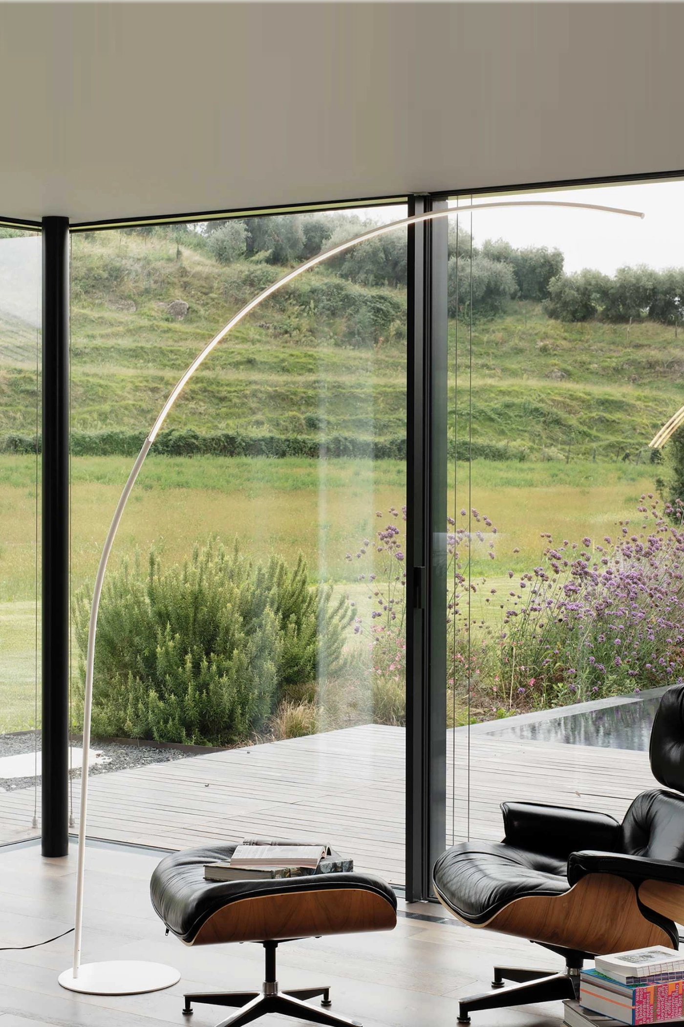   
                        
                        Торшер IDEAL LUX (Італія) 10622    
                         У стилі Хай-тек.  
                        Тип джерела світла: вбудований led-модуль, незмінний.                                                 Кольори плафонів і підвісок: Білий.                         Матеріал: Метал, Силікон.                          фото 2