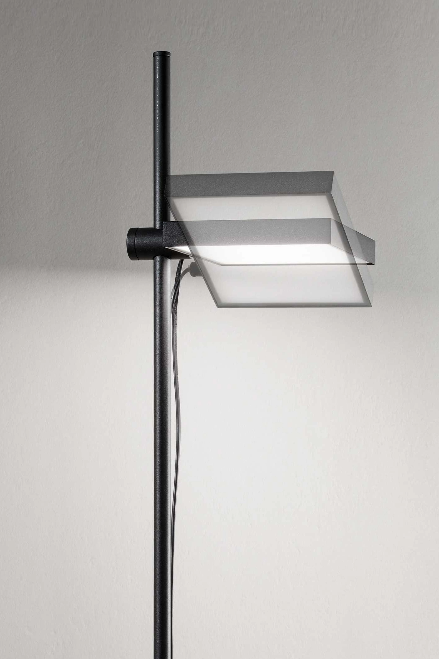   
                        
                        Торшер IDEAL LUX (Італія) 10776    
                         у стилі Хай-тек.  
                        Тип джерела світла: вбудований led-модуль, незмінний.                                                 Кольори плафонів і підвісок: Чорний, Білий.                         Матеріал: Метал, Пластик.                          фото 3