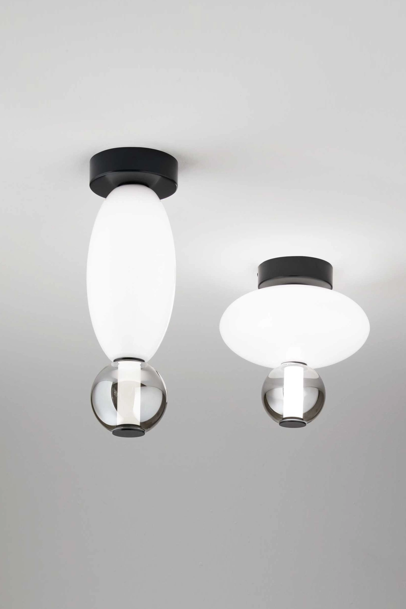   
                        
                        Точечный светильник IDEAL LUX (Италия) 10802    
                         в стиле Модерн.  
                        Тип источника света: встроенный led-модуль, несъемный.                         Форма: Овал.                         Цвета плафонов и подвесок: Белый, Серый.                         Материал: Стекло.                          фото 2