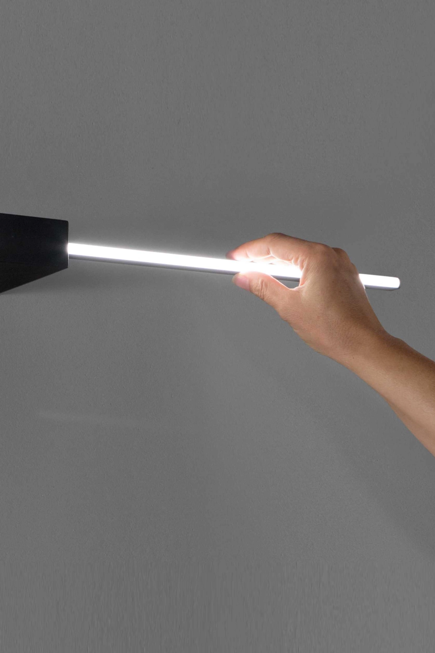   
                        
                        Підсвітка для картин IDEAL LUX (Італія) 10989    
                         у стилі Хай-тек.  
                        Тип джерела світла: вбудований led-модуль, незмінний.                                                 Кольори плафонів і підвісок: Білий, Чорний.                         Матеріал: Пластик.                          фото 3