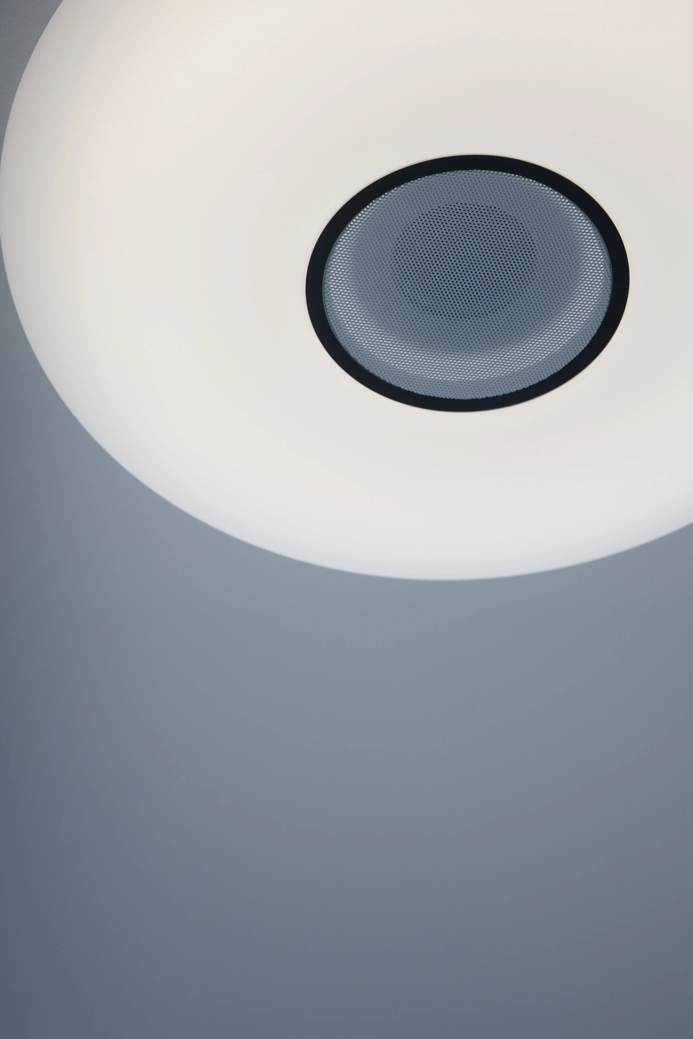   
                        
                        Светильник потолочный NORDLUX (Дания) 11030    
                         в стиле Модерн, Хай-тек.  
                        Тип источника света: встроенный led-модуль, несъемный.                         Форма: Круг.                         Цвета плафонов и подвесок: Белый.                         Материал: Пластик.                          фото 4