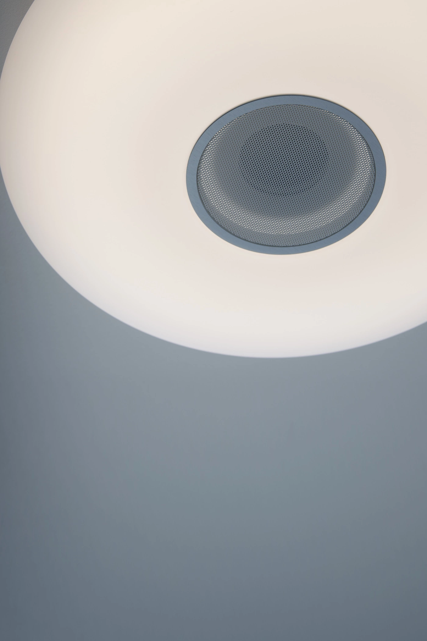   
                        
                        Светильник потолочный NORDLUX (Дания) 11030    
                         в стиле Модерн, Хай-тек.  
                        Тип источника света: встроенный led-модуль, несъемный.                         Форма: Круг.                         Цвета плафонов и подвесок: Белый.                         Материал: Пластик.                          фото 5