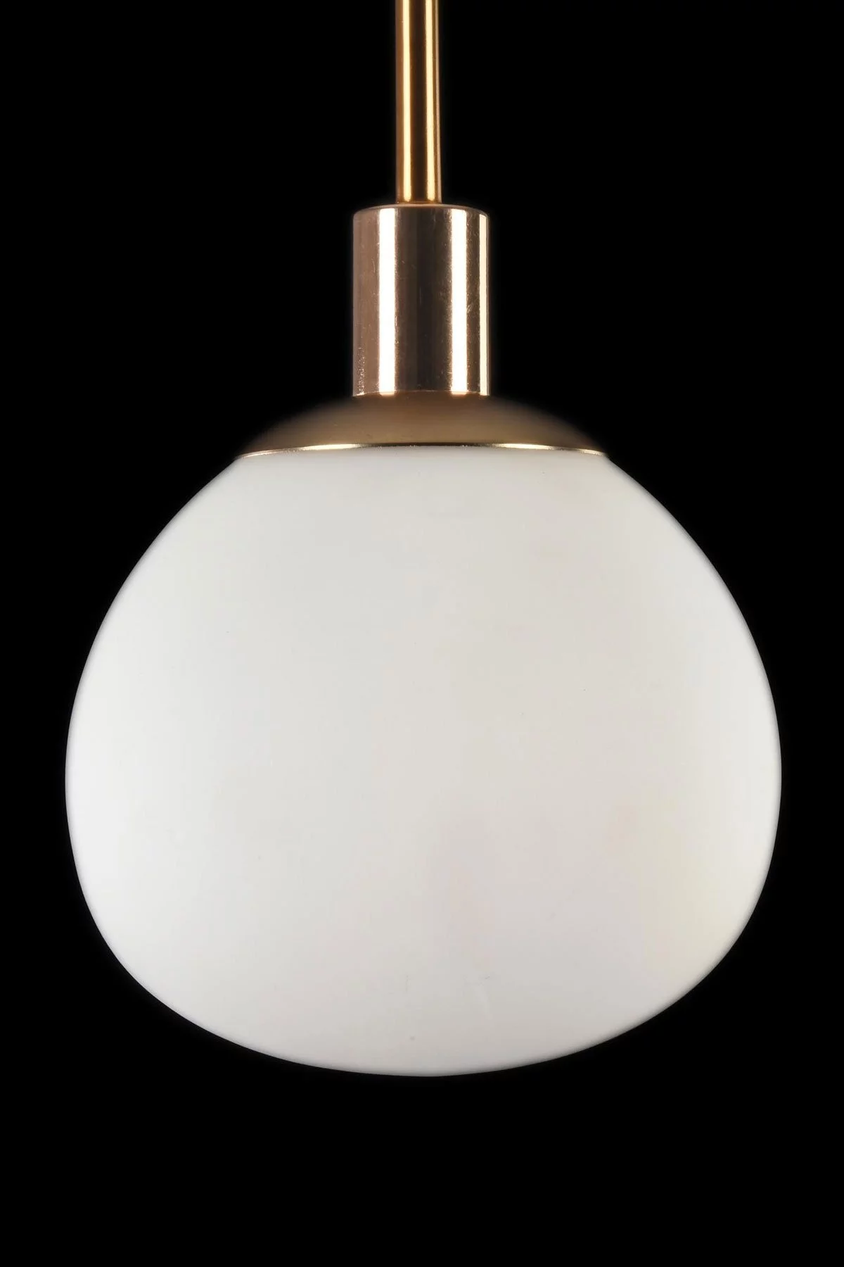   
                        
                        Люстра VASMAR (Україна) 11075    
                         у стилі Скандинавський.  
                        Тип джерела світла: світлодіодна лампа, змінна.                         Форма: Куля.                         Кольори плафонів і підвісок: Білий.                         Матеріал: Скло.                          фото 3