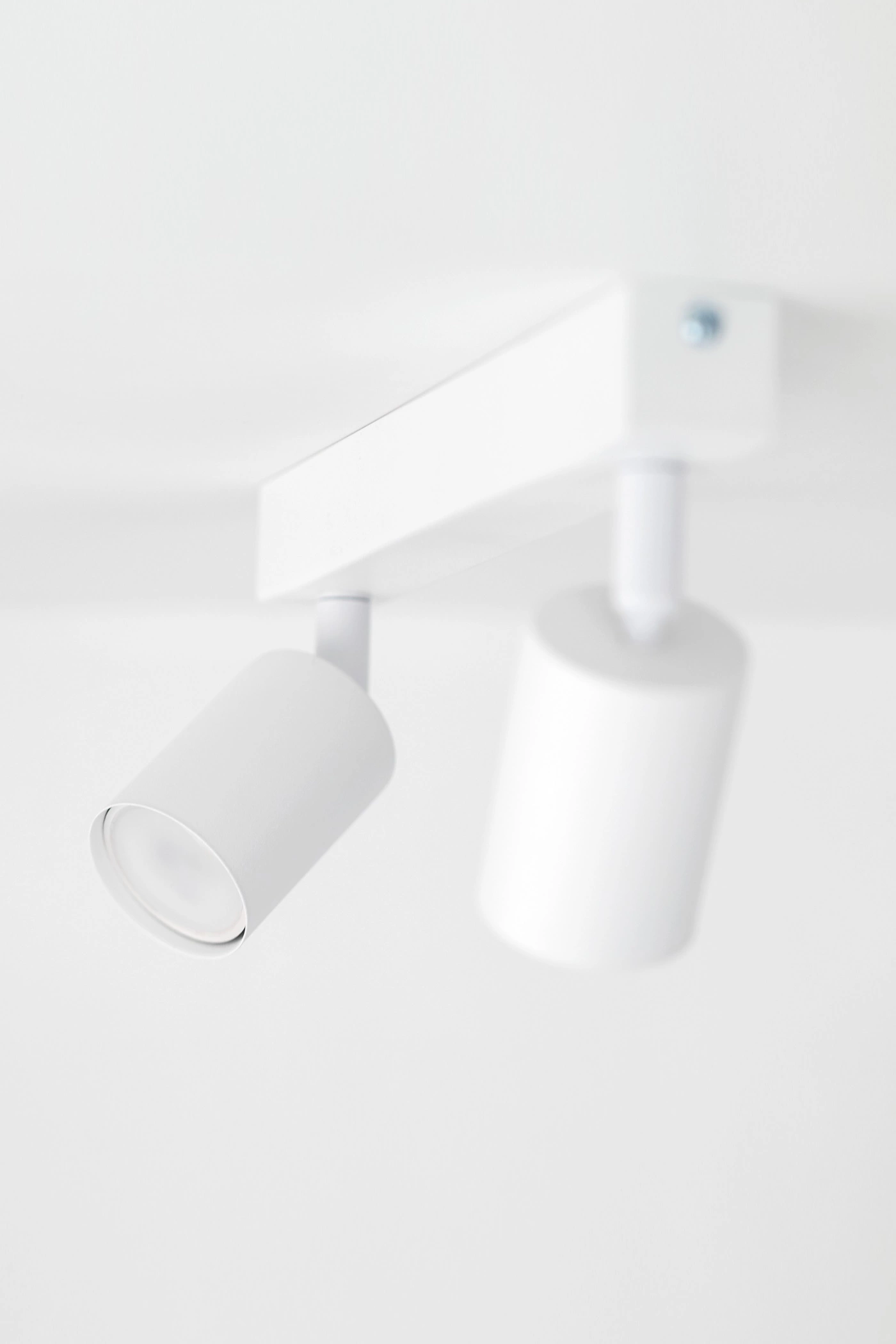   
                        
                        Світильник поворотний TK LIGHTING (Польща) 11576    
                         У стилі Хай-тек.  
                        Тип джерела світла: світлодіодна лампа, змінна.                         Форма: Прямокутник.                         Кольори плафонів і підвісок: Білий.                         Матеріал: Метал, Пластик.                          фото 5