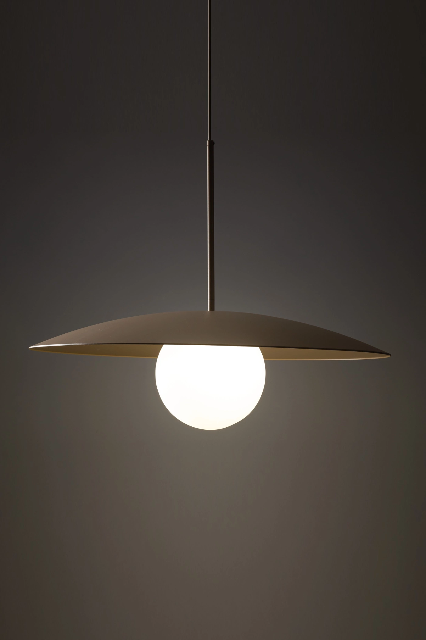   
                        
                        Люстра TK LIGHTING (Польша) 11597    
                         В стиле Модерн, Скандинавский.  
                        Тип источника света: светодиодная лампа, сменная.                         Форма: Круг.                         Цвета плафонов и подвесок: Белый, Бежевый.                         Материал: Металл, Пластик.                          фото 6