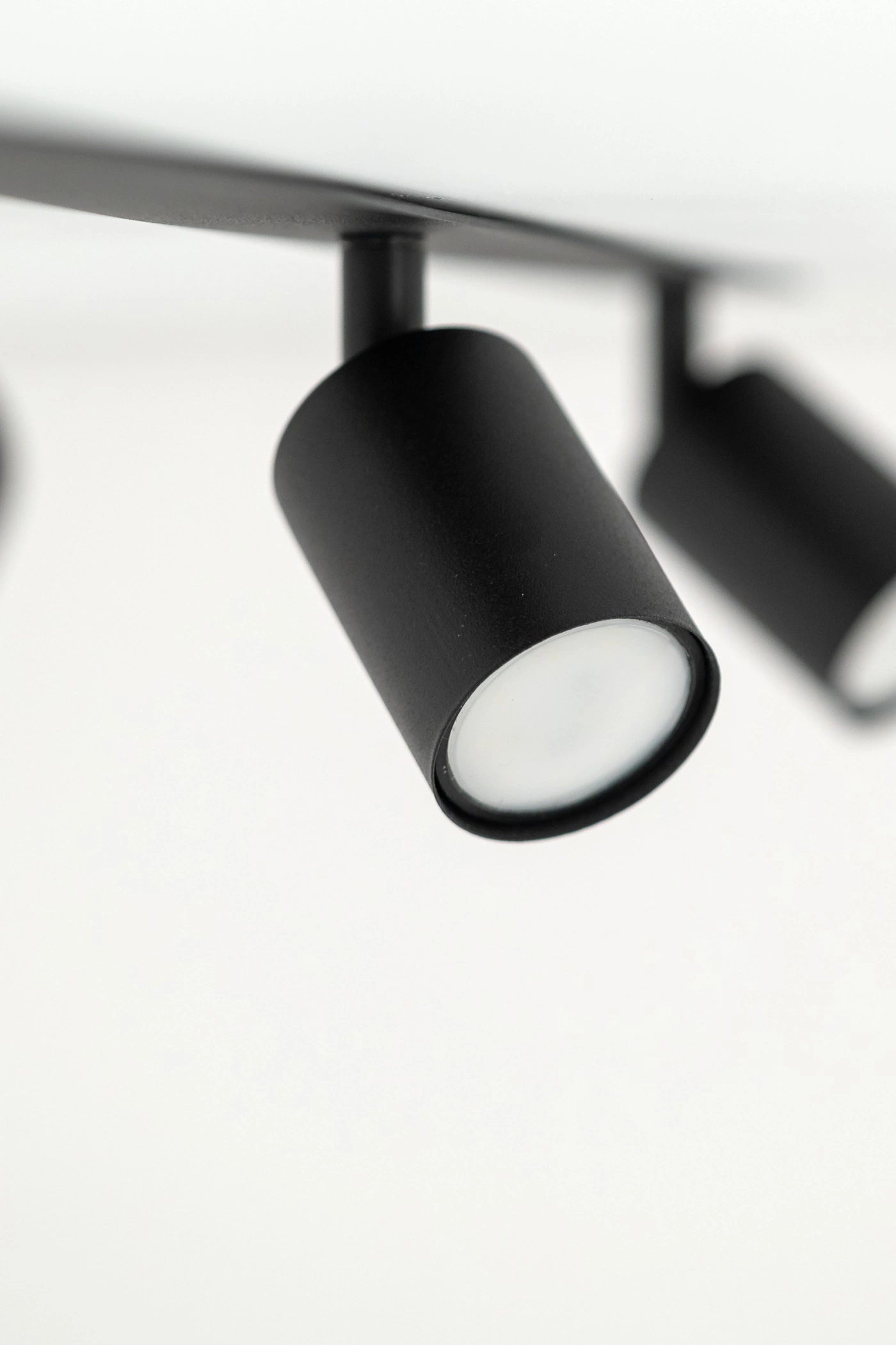   
                        
                        Светильник поворотный TK LIGHTING (Польша) 11634    
                         В стиле Хай-тек.  
                        Тип источника света: светодиодная лампа, сменная.                         Форма: Прямоугольник.                         Цвета плафонов и подвесок: Черный.                         Материал: Металл, Пластик.                          фото 6