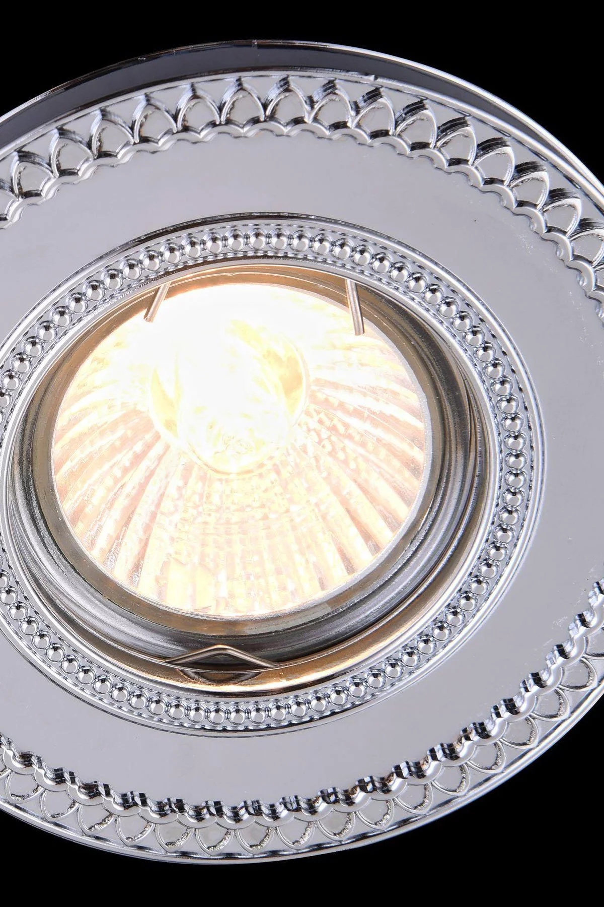   
                        Точковий світильник MAYTONI (Німеччина) 12236    
                         у стилі Класика.  
                        Тип джерела світла: світлодіодна лампа, змінна.                         Форма: Коло.                         Кольори плафонів і підвісок: Прозорий.                         Матеріал: Скло.                          фото 7