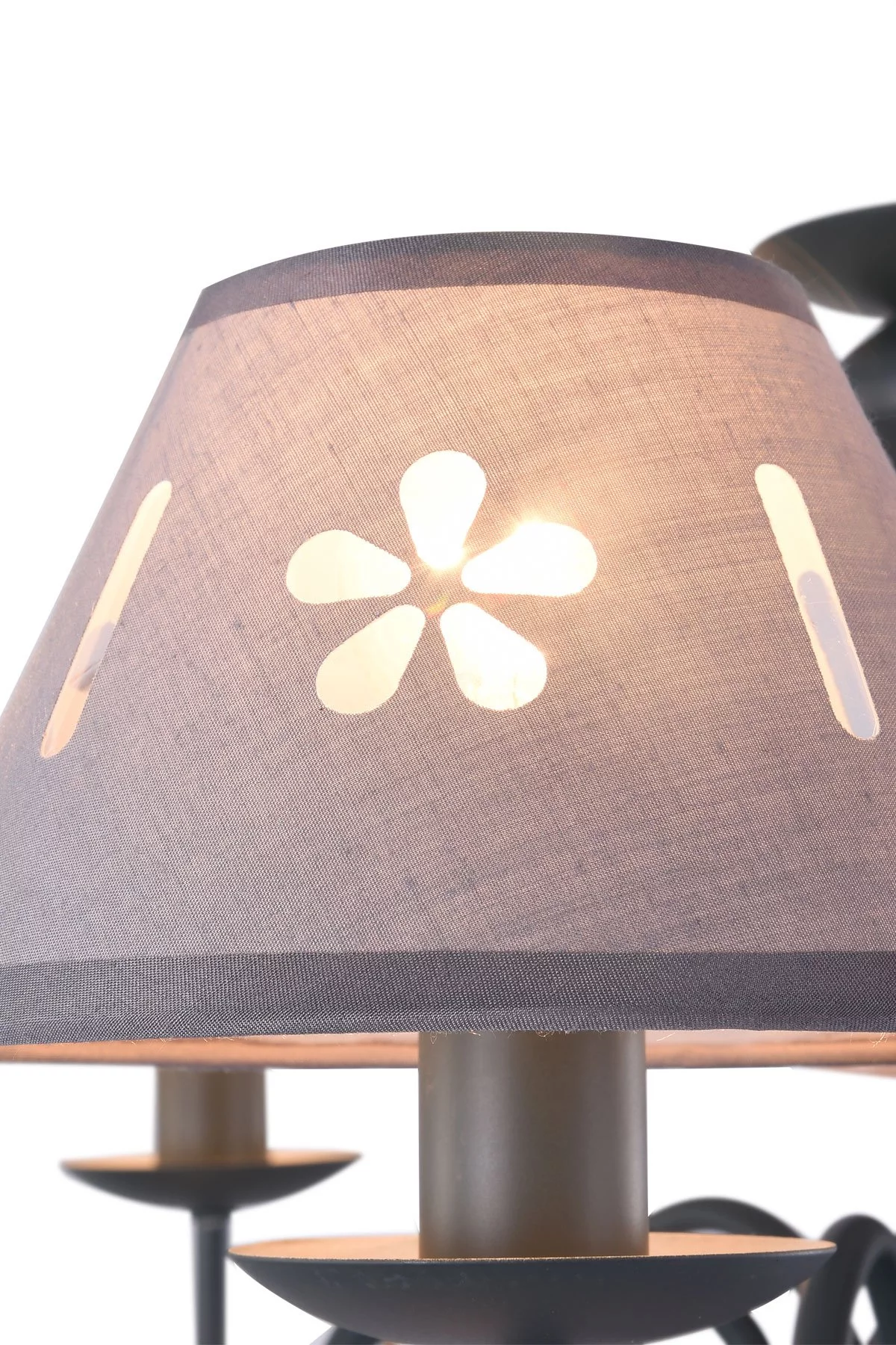   
                        
                        Люстра FREYA (Німеччина) 12261    
                         у стилі Прованс.  
                        Тип джерела світла: світлодіодна лампа, змінна.                         Форма: Коло.                         Кольори плафонів і підвісок: Сірий.                         Матеріал: Тканина.                          фото 3