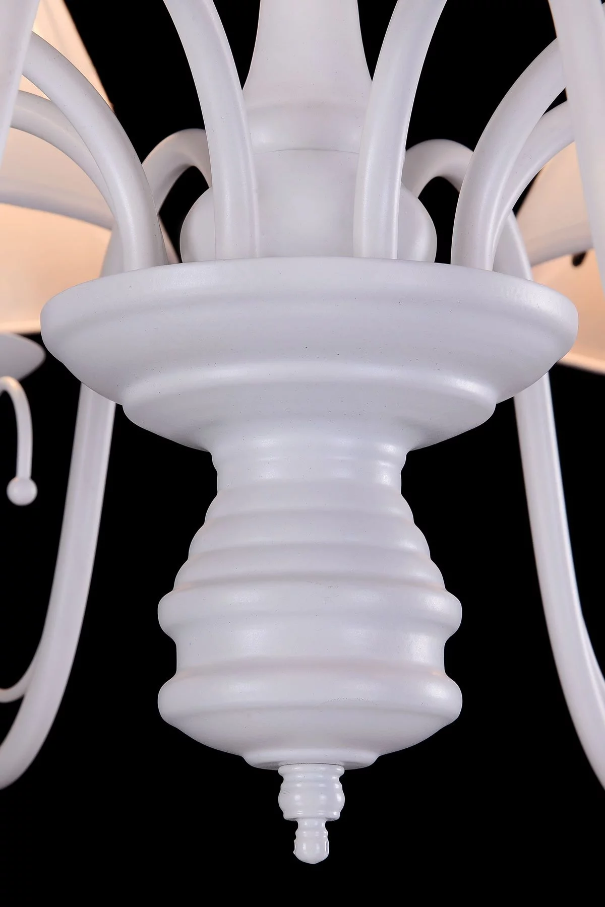   
                        Люстра FREYA (Німеччина) 12263    
                         у стилі Прованс.  
                        Тип джерела світла: світлодіодна лампа, змінна.                         Форма: Коло.                         Кольори плафонів і підвісок: Білий.                         Матеріал: Тканина.                          фото 4
