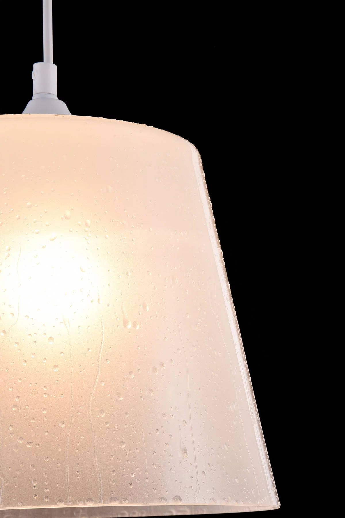   
                        Люстра MAYTONI (Німеччина) 12380    
                         у стилі Модерн.  
                        Тип джерела світла: світлодіодна лампа, змінна.                         Форма: Коло.                         Кольори плафонів і підвісок: Білий.                         Матеріал: Скло.                          фото 3