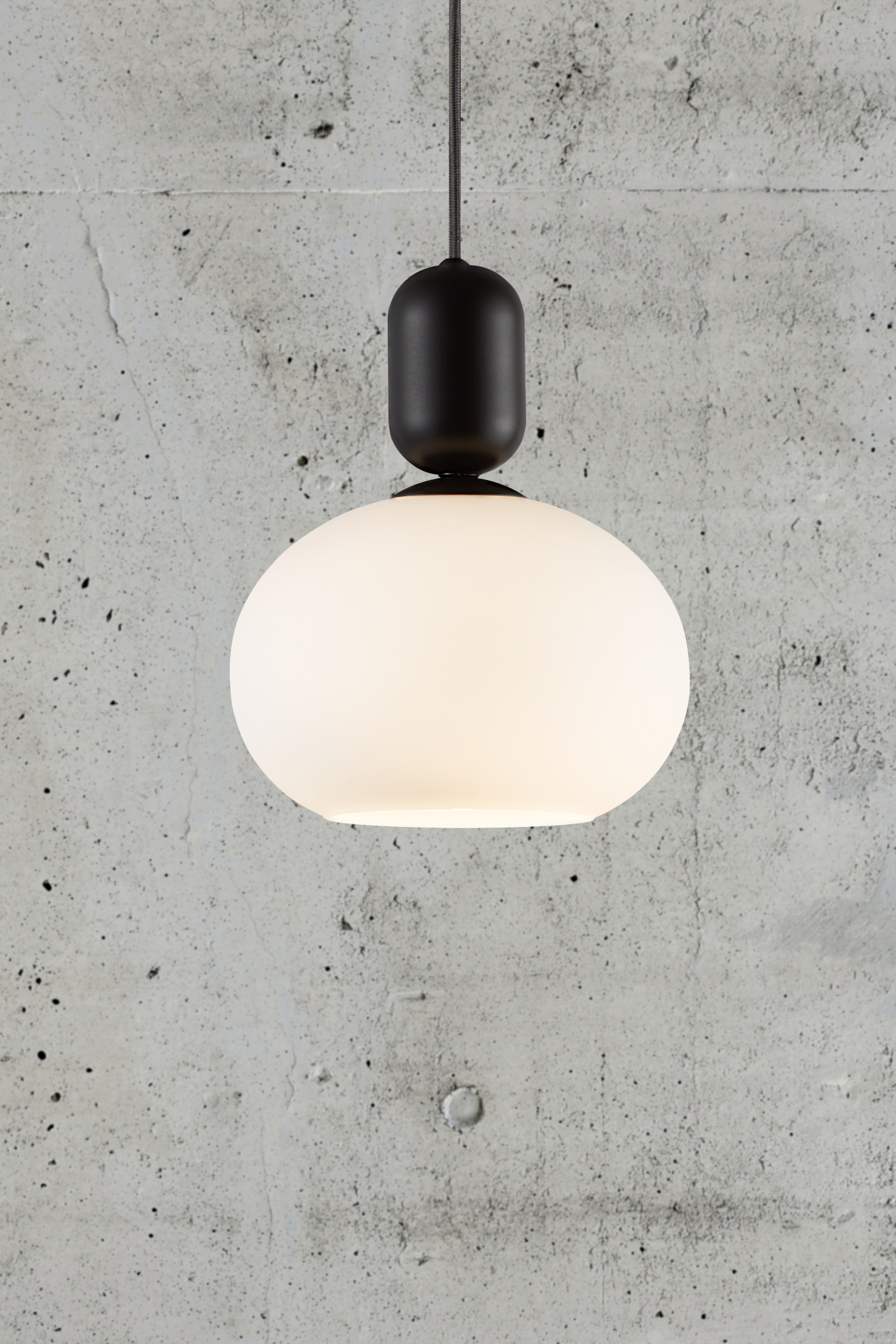   
                        Люстра NORDLUX  (Дания) 12590    
                         в стиле модерн.  
                        Тип источника света: светодиодные led, энергосберегающие, накаливания.                         Форма: шар.                         Цвета плафонов и подвесок: белый.                         Материал: стекло.                          фото 5