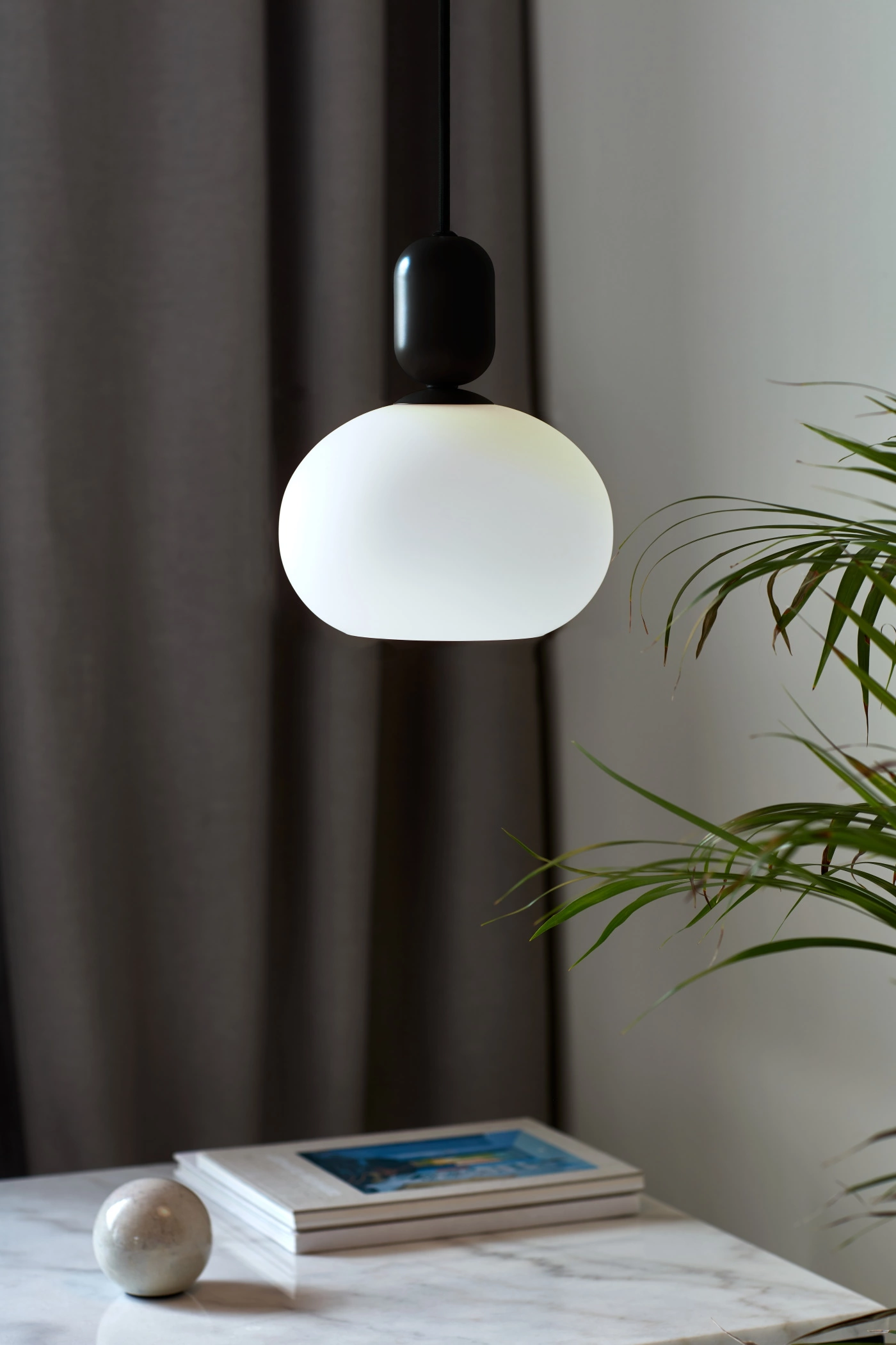   
                        
                        Люстра NORDLUX (Данія) 12590    
                         у стилі Модерн.  
                        Тип джерела світла: світлодіодна лампа, змінна.                         Форма: Куля.                         Кольори плафонів і підвісок: Білий.                         Матеріал: Скло.                          фото 6
