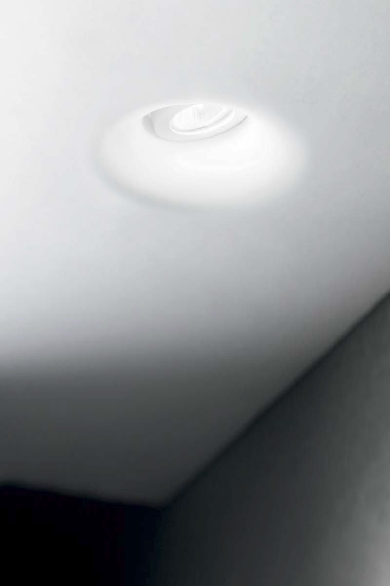   
                        Точковий світильник IDEAL LUX (Італія) 13250    
                         у стилі хай-тек.  
                        Тип джерела світла: cвітлодіодні led, галогенні.                         Форма: квадрат.                                                                          фото 2
