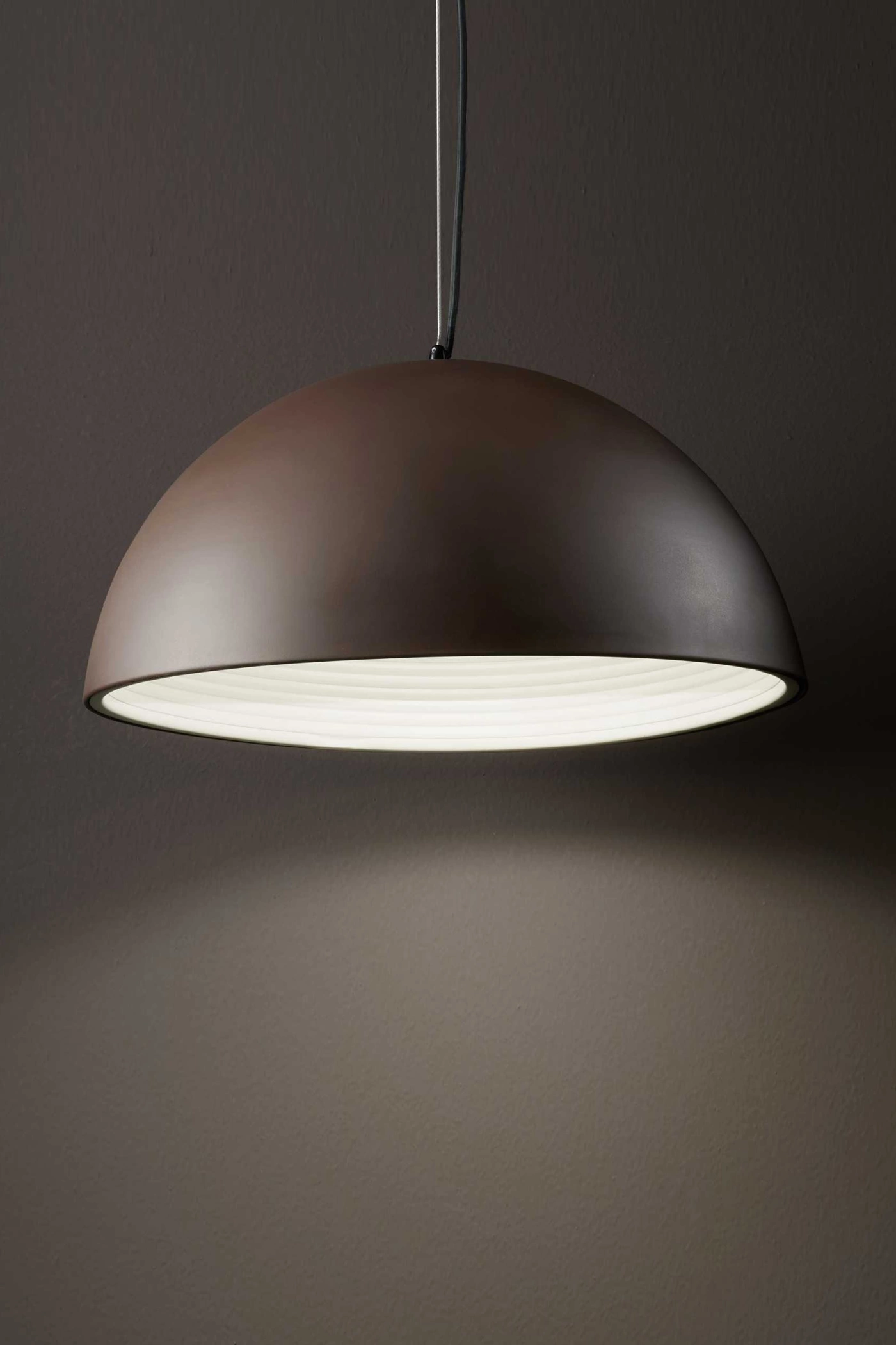   
                        
                        Люстра IDEAL LUX (Італія) 13276    
                         У стилі Лофт.  
                        Тип джерела світла: світлодіодна лампа, змінна.                         Форма: Коло.                         Кольори плафонів і підвісок: Коричневий, Білий.                         Матеріал: Метал.                          фото 2