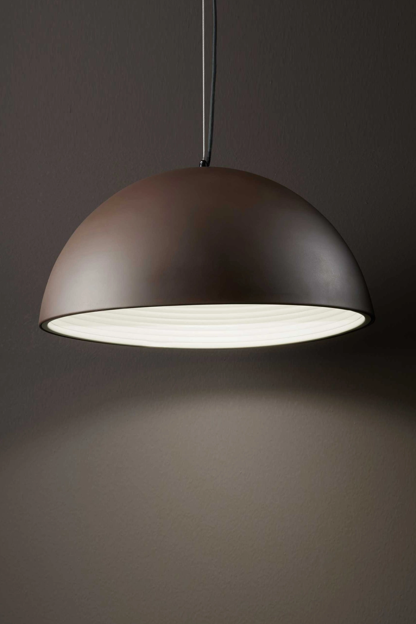   
                        
                        Люстра IDEAL LUX (Італія) 13392    
                         У стилі Лофт.  
                        Тип джерела світла: світлодіодна лампа, змінна.                         Форма: Коло.                         Кольори плафонів і підвісок: Коричневий, Білий.                         Матеріал: Метал.                          фото 2