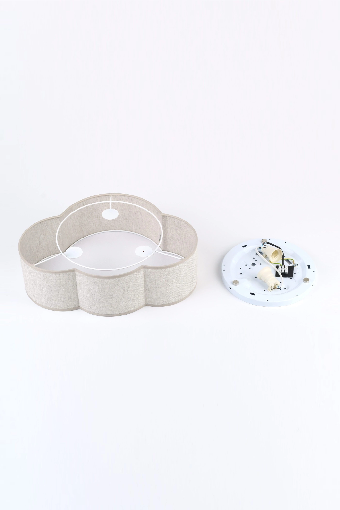   
                        
                        Світильник стельовий TK LIGHTING (Польща) 13864    
                         У стилі Модерн.  
                        Тип джерела світла: світлодіодна лампа, змінна.                         Форма: Фігурний.                         Кольори плафонів і підвісок: Бежевий, Білий.                         Матеріал: Сталь, Пластик.                          фото 6