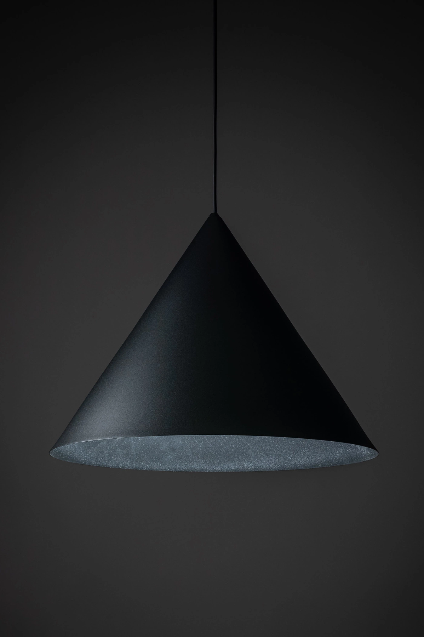   
                        
                        Люстра TK LIGHTING (Польща) 13881    
                         У стилі Лофт.  
                        Тип джерела світла: світлодіодна лампа, змінна.                         Форма: Коло.                         Кольори плафонів і підвісок: Чорний.                         Матеріал: Сталь, Пластик.                          фото 6