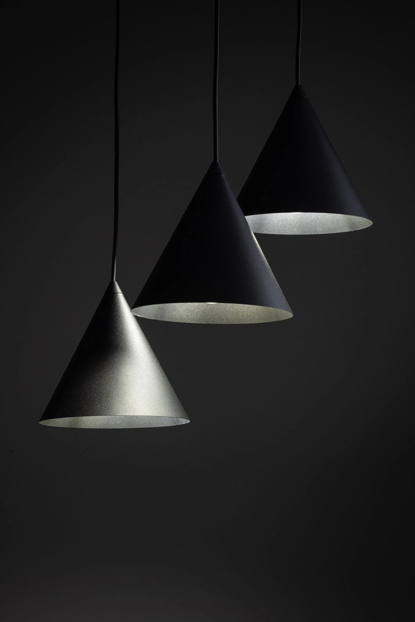   
                        
                        Люстра TK LIGHTING (Польша) 13883    
                         В стиле Лофт.  
                        Тип источника света: светодиодная лампа, сменная.                         Форма: Круг.                         Цвета плафонов и подвесок: Черный.                         Материал: Сталь, Пластик.                          фото 6