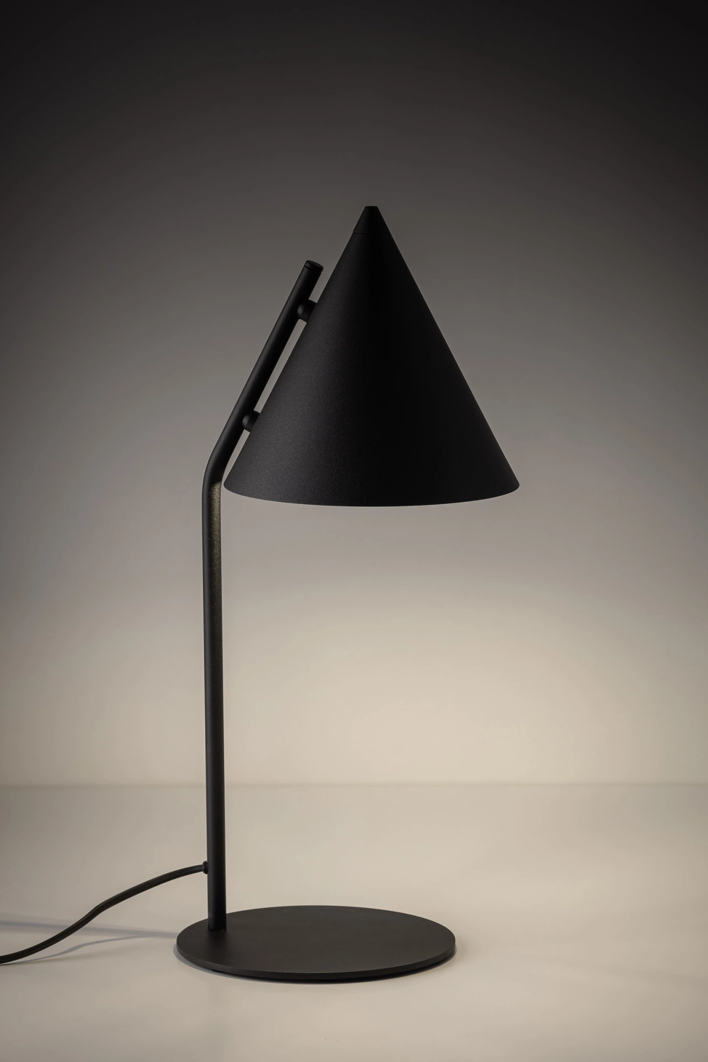   
                        
                        Настольная лампа TK LIGHTING (Польша) 13894    
                         В стиле Лофт.  
                        Тип источника света: светодиодная лампа, сменная.                                                 Цвета плафонов и подвесок: Черный.                         Материал: Сталь, Пластик.                          фото 5