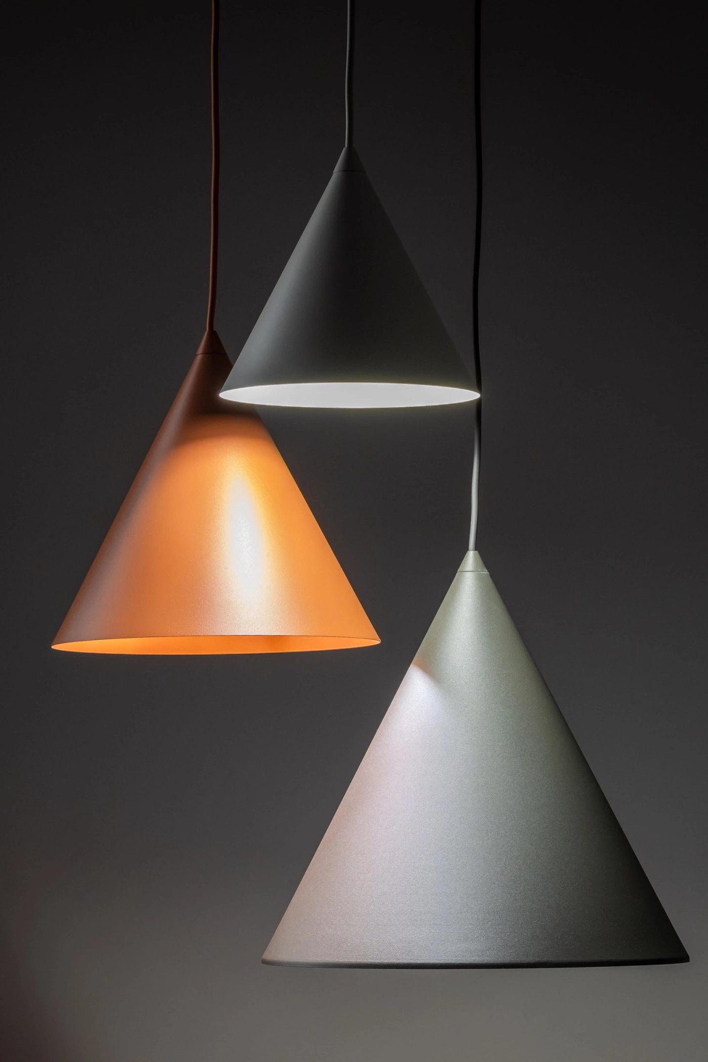   
                        
                        Люстра TK LIGHTING (Польша) 13914    
                         В стиле Лофт.  
                        Тип источника света: светодиодная лампа, сменная.                         Форма: Круг.                         Цвета плафонов и подвесок: Черный, Красный, Бежевый.                         Материал: Сталь, Пластик.                          фото 7