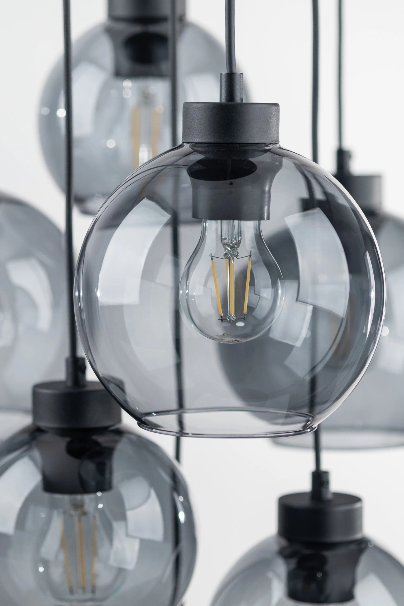   
                        
                        Люстра TK LIGHTING (Польща) 13953    
                         У стилі Модерн, Хай-тек.  
                        Тип джерела світла: світлодіодна лампа, змінна.                         Форма: Коло.                         Кольори плафонів і підвісок: Сірий.                         Матеріал: Скло.                          фото 6