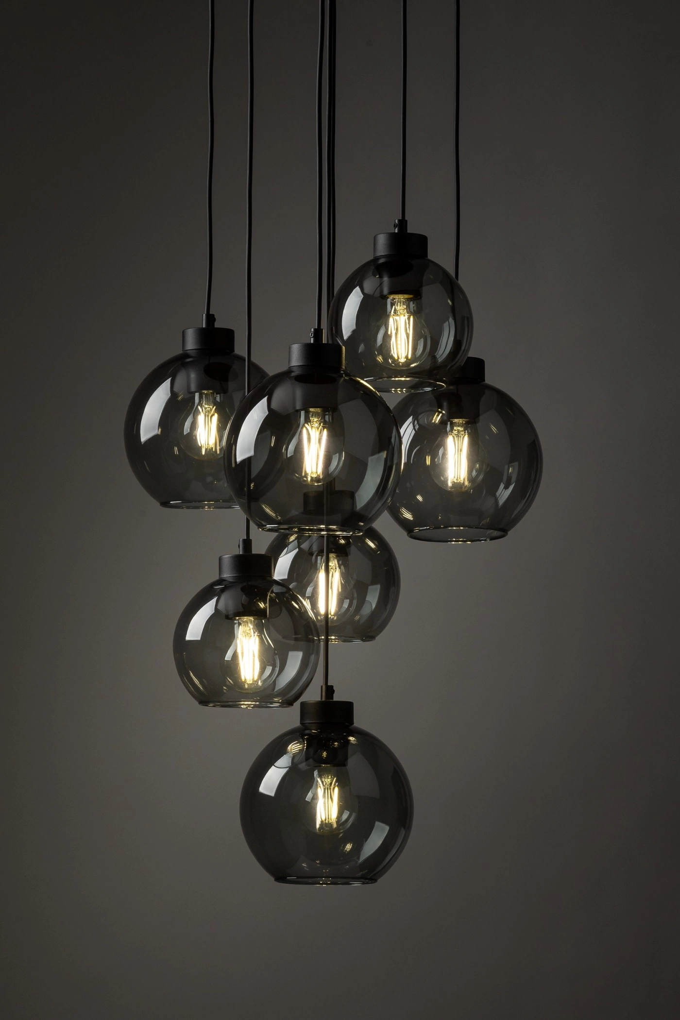   
                        
                        Люстра TK LIGHTING (Польща) 13953    
                         У стилі Модерн, Хай-тек.  
                        Тип джерела світла: світлодіодна лампа, змінна.                         Форма: Коло.                         Кольори плафонів і підвісок: Сірий.                         Матеріал: Скло.                          фото 8