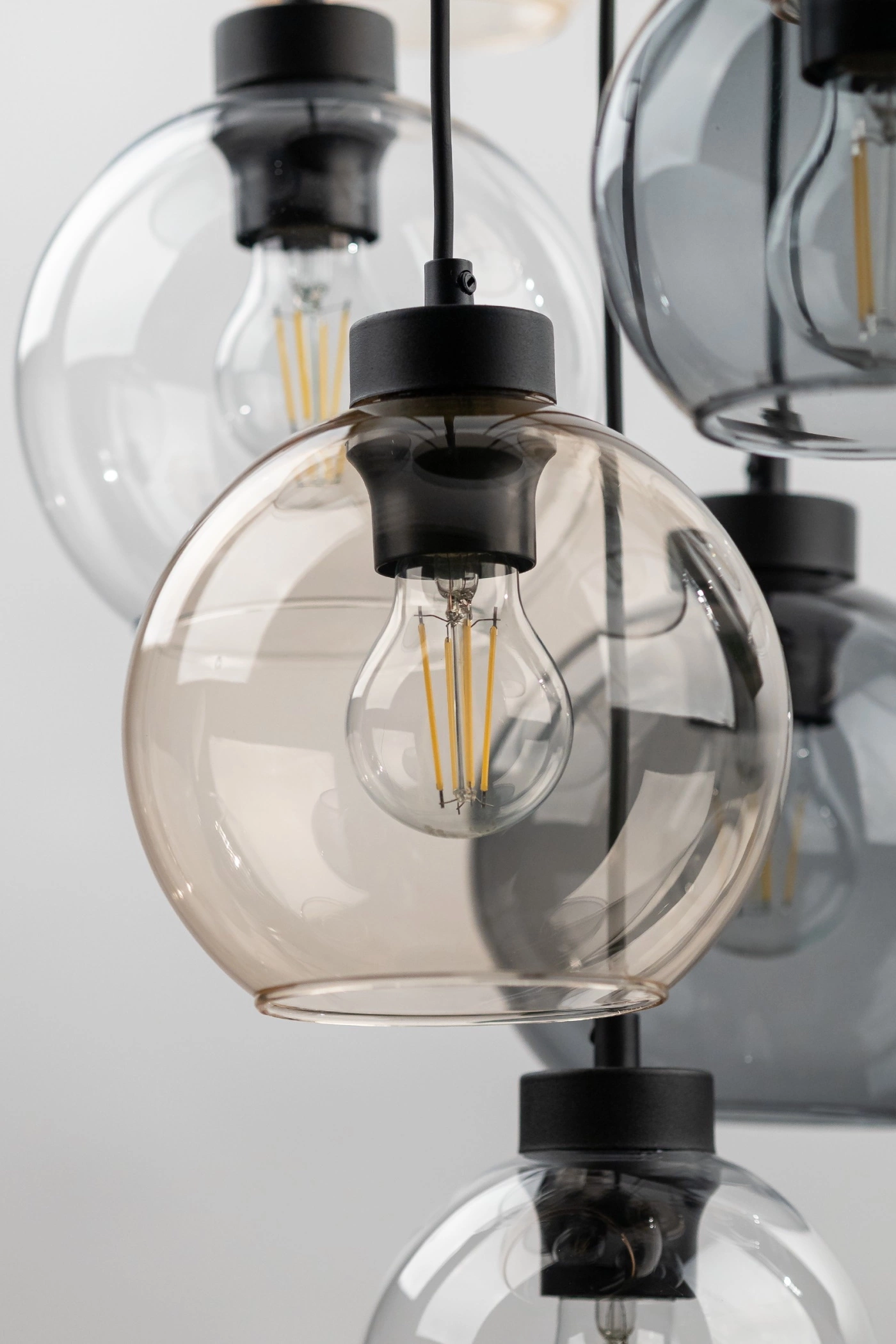   
                        
                        Люстра TK LIGHTING (Польща) 13959    
                         У стилі Хай-тек.  
                        Тип джерела світла: світлодіодна лампа, змінна.                         Форма: Коло.                         Кольори плафонів і підвісок: Прозорий, Жовтий, Сірий.                         Матеріал: Скло.                          фото 6