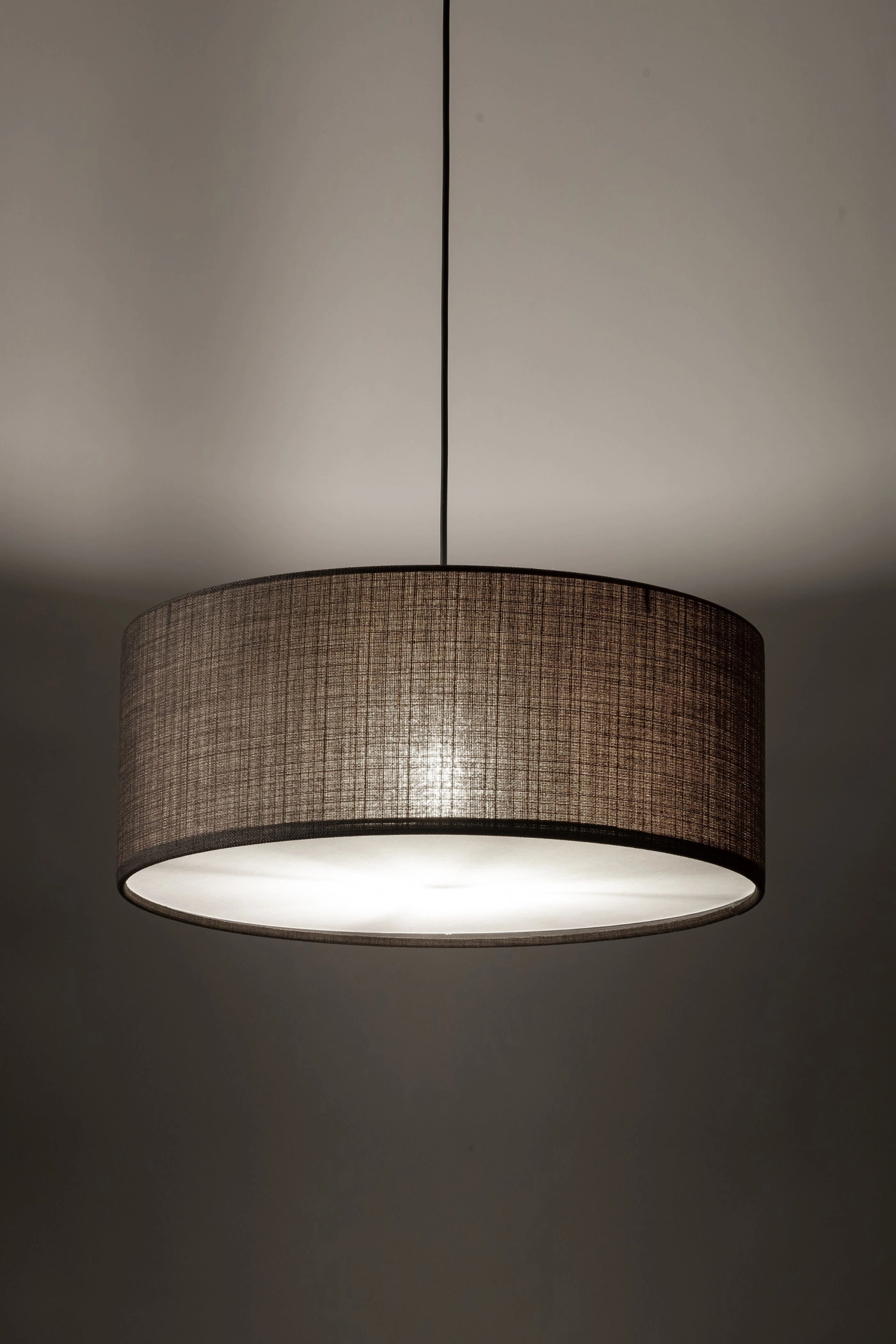   
                        
                        Люстра TK LIGHTING (Польща) 13996    
                         У стилі Скандинавський, Модерн.  
                        Тип джерела світла: світлодіодна лампа, змінна.                         Форма: Циліндр.                         Кольори плафонів і підвісок: Коричневий, Білий.                         Матеріал: Тканина, Пластик.                          фото 5