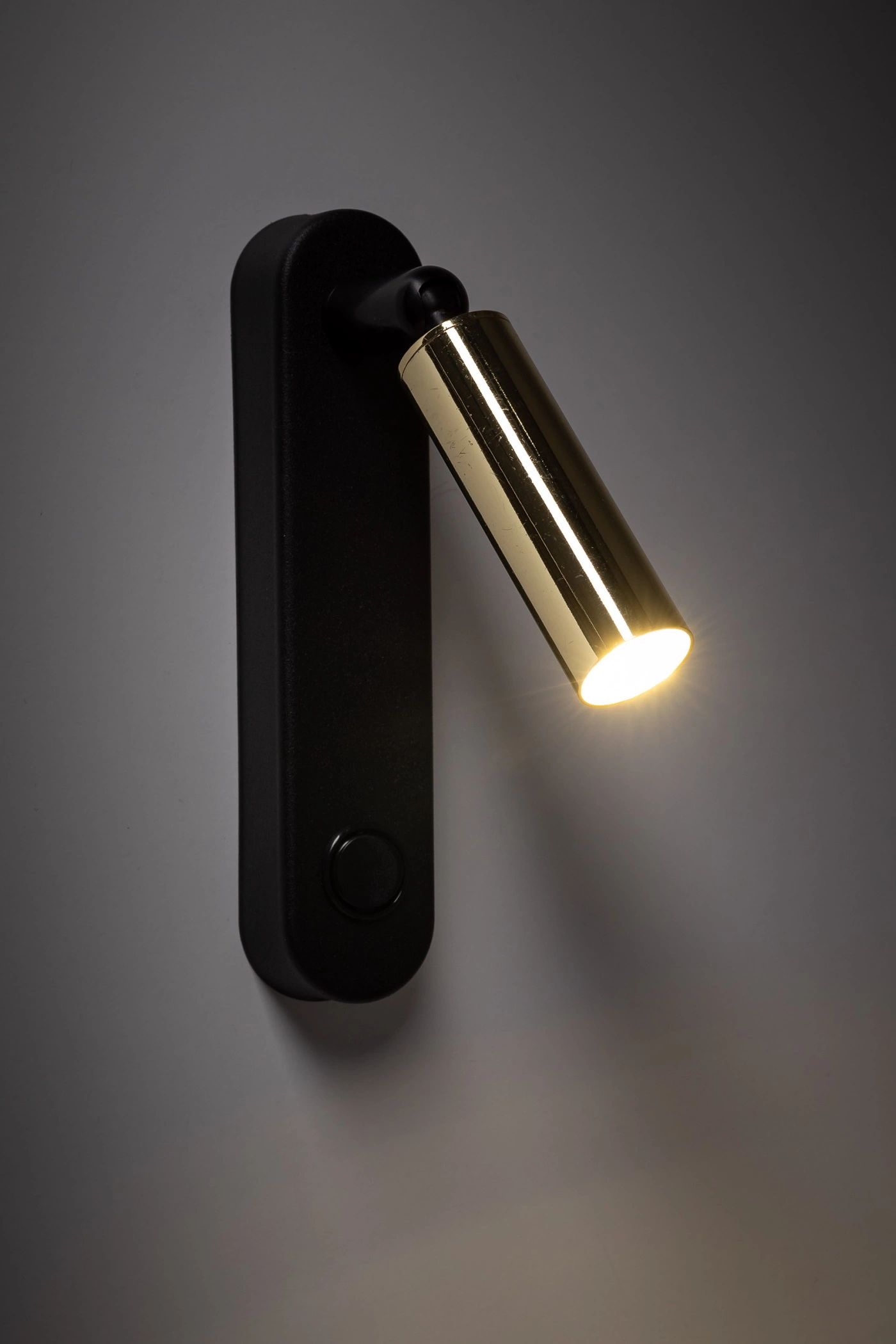   
                        
                        Бра TK LIGHTING (Польща) 14013    
                         У стилі Лофт.  
                        Тип джерела світла: світлодіодна лампа, змінна.                                                 Кольори плафонів і підвісок: Золото.                         Матеріал: Сталь, Пластик.                          фото 6