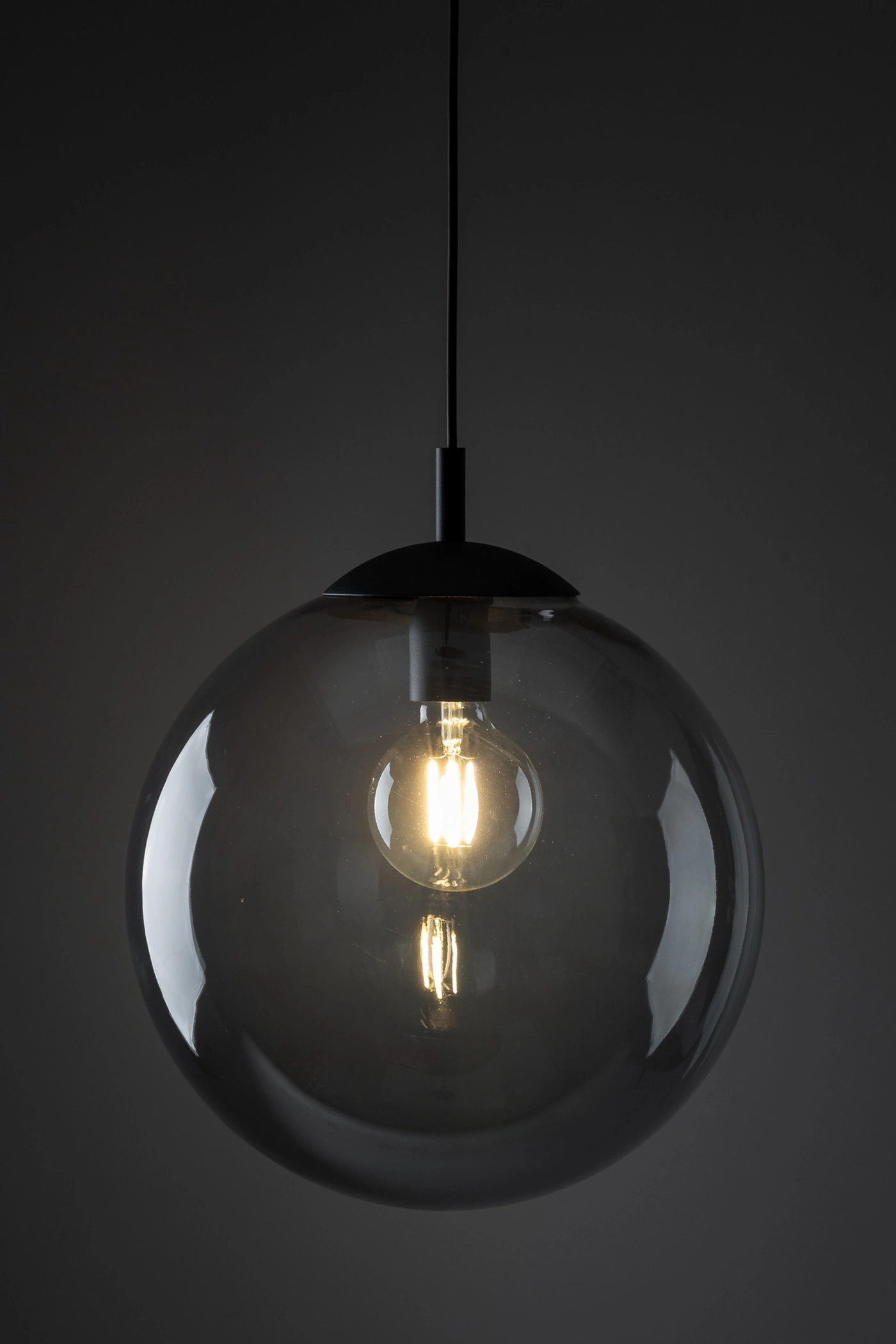   
                        
                        Люстра TK LIGHTING (Польща) 14027    
                         У стилі Хай-тек.  
                        Тип джерела світла: світлодіодна лампа, змінна.                         Форма: Куля.                         Кольори плафонів і підвісок: Сірий.                         Матеріал: Скло.                          фото 9