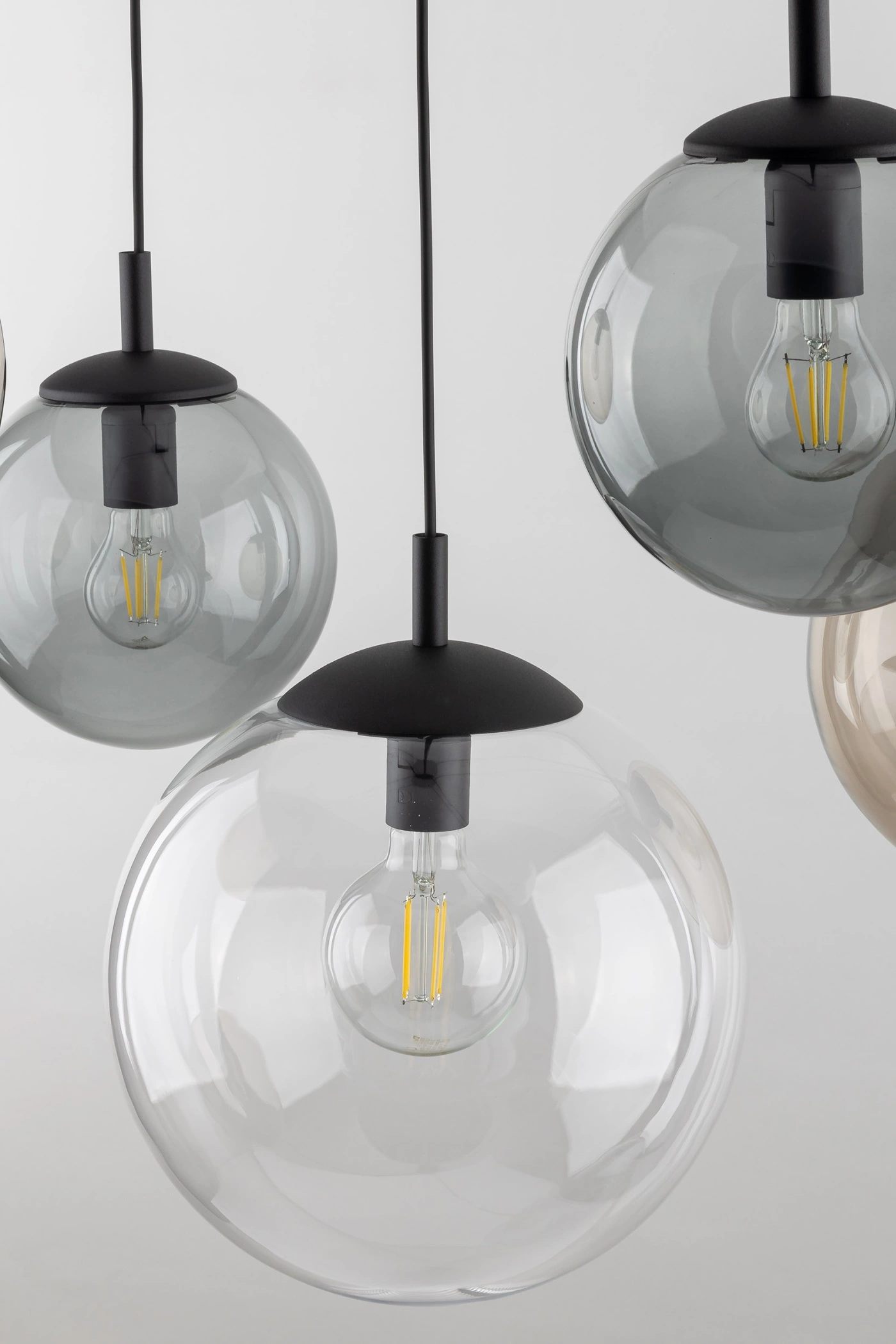   
                        
                        Люстра TK LIGHTING (Польща) 14037    
                         У стилі Хай-тек.  
                        Тип джерела світла: світлодіодна лампа, змінна.                         Форма: Коло.                         Кольори плафонів і підвісок: Прозорий, Жовтий, Сірий.                         Матеріал: Скло.                          фото 3