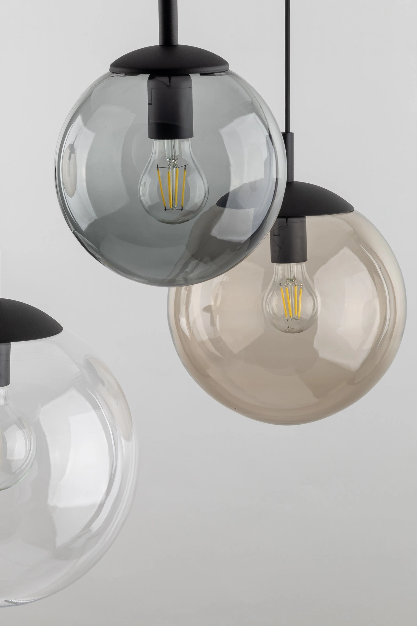   
                        
                        Люстра TK LIGHTING (Польща) 14037    
                         У стилі Хай-тек.  
                        Тип джерела світла: світлодіодна лампа, змінна.                         Форма: Коло.                         Кольори плафонів і підвісок: Прозорий, Жовтий, Сірий.                         Матеріал: Скло.                          фото 4