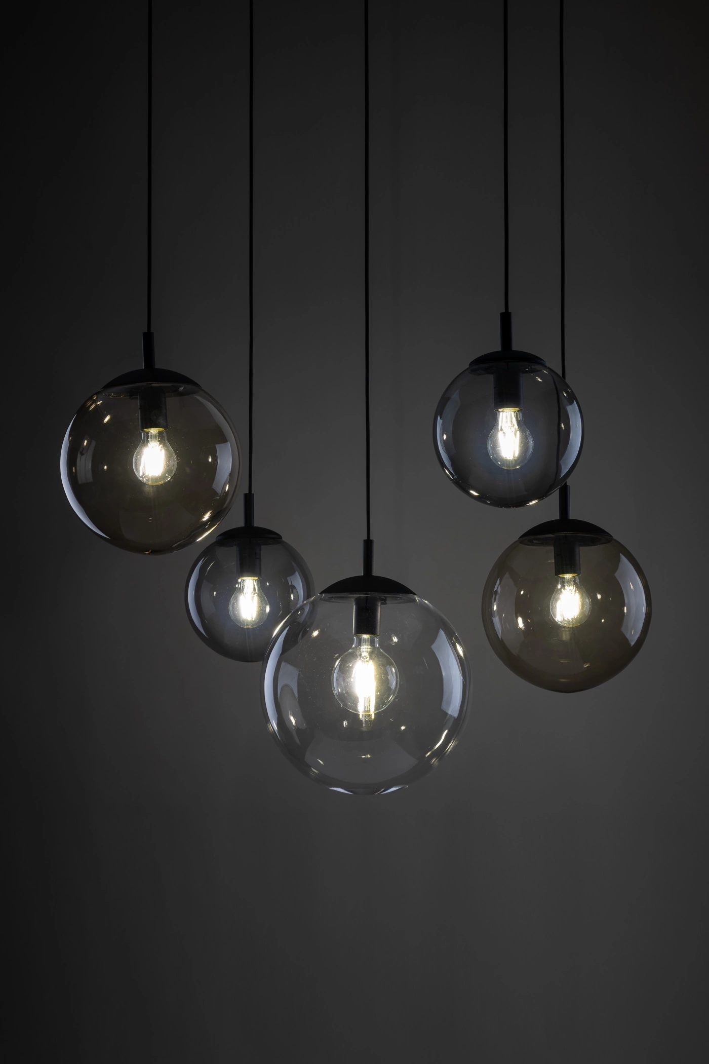   
                        
                        Люстра TK LIGHTING (Польща) 14037    
                         У стилі Хай-тек.  
                        Тип джерела світла: світлодіодна лампа, змінна.                         Форма: Коло.                         Кольори плафонів і підвісок: Прозорий, Жовтий, Сірий.                         Матеріал: Скло.                          фото 6