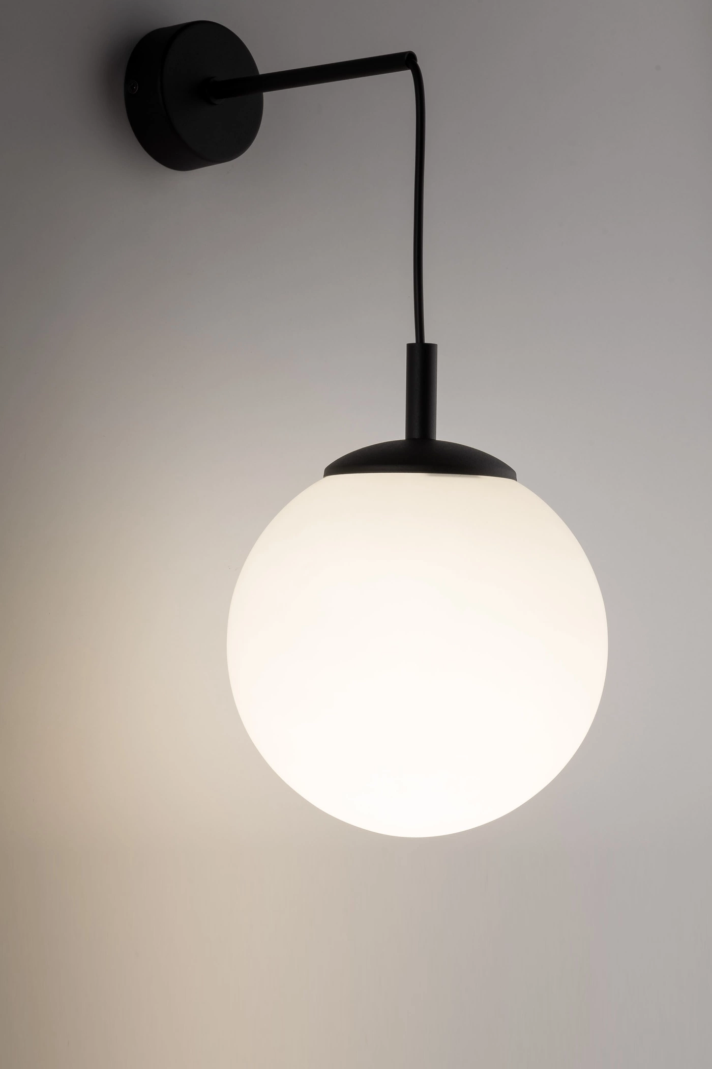   
                        
                        Бра TK LIGHTING (Польша) 14054    
                         В стиле Хай-тек.  
                        Тип источника света: светодиодная лампа, сменная.                                                 Цвета плафонов и подвесок: Белый.                         Материал: Стекло.                          фото 6