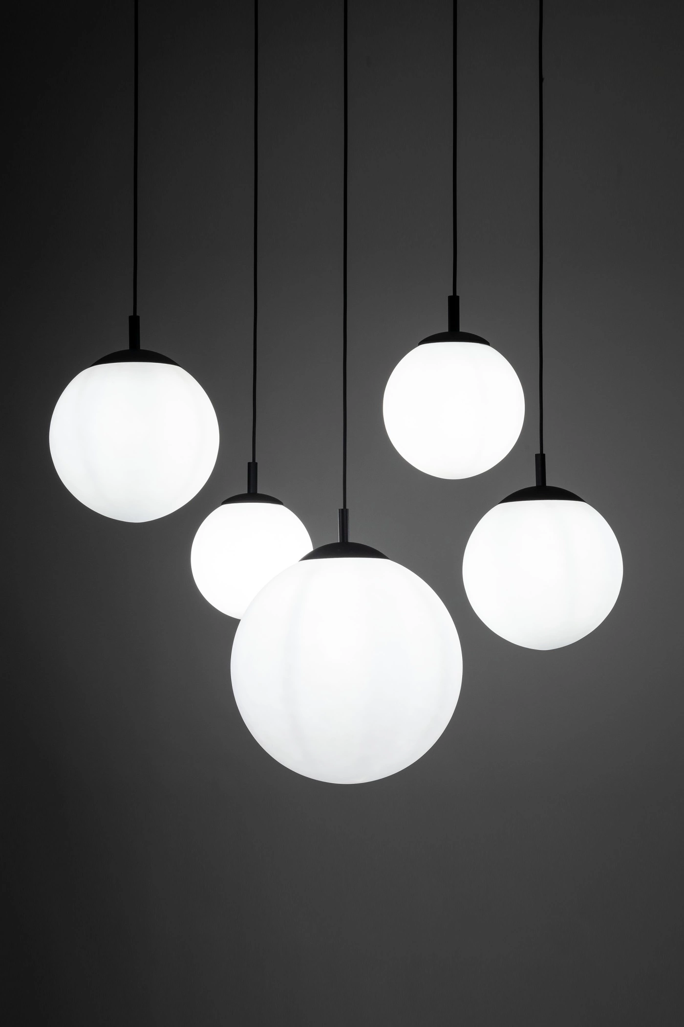   
                        
                        Люстра TK LIGHTING (Польша) 14063    
                         В стиле Хай-тек.  
                        Тип источника света: светодиодная лампа, сменная.                         Форма: Круг.                         Цвета плафонов и подвесок: Белый.                         Материал: Стекло.                          фото 6