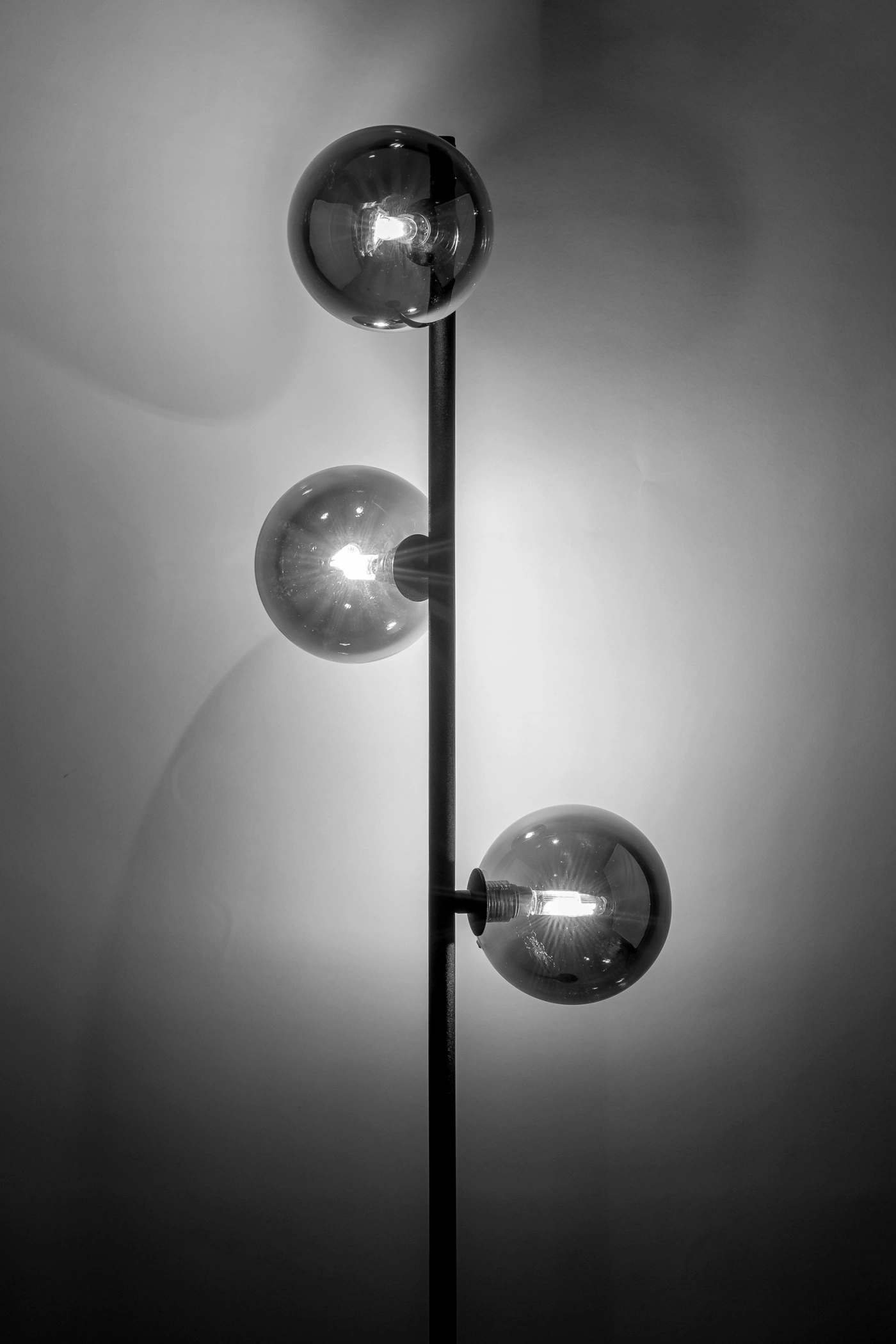   
                        
                        Торшер TK LIGHTING (Польша) 14071    
                         В стиле Хай-тек.  
                        Тип источника света: светодиодная лампа, сменная.                                                 Цвета плафонов и подвесок: Серый.                         Материал: Стекло.                          фото 6