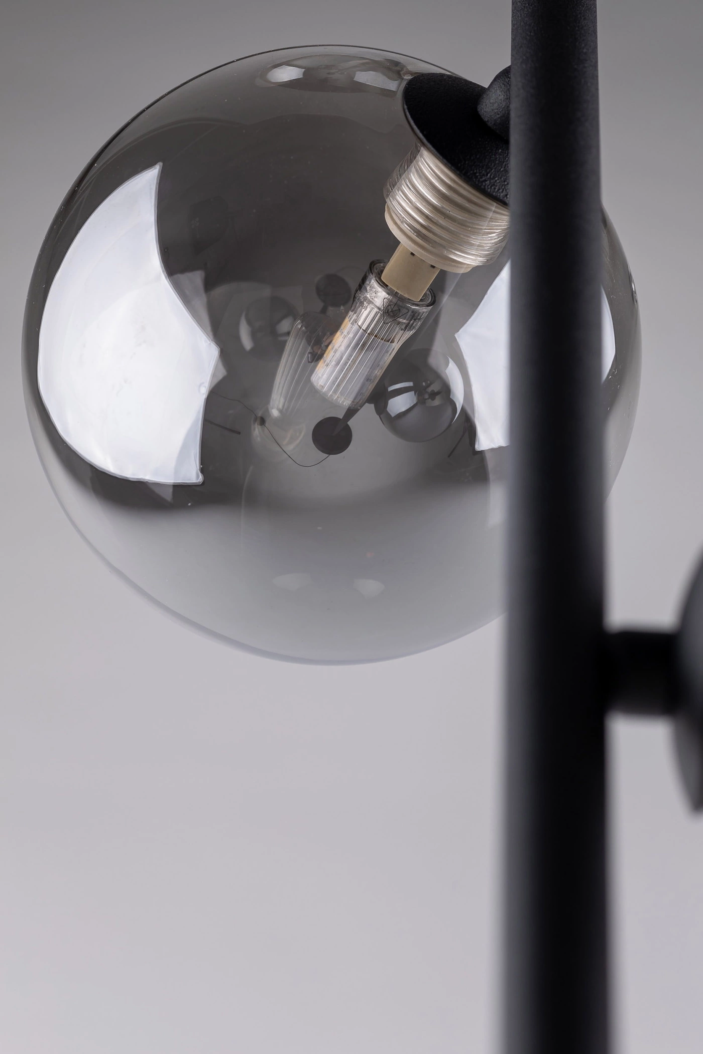   
                        
                        Люстра TK LIGHTING (Польша) 14076    
                         В стиле Хай-тек.  
                        Тип источника света: светодиодная лампа, сменная.                         Форма: Круг.                         Цвета плафонов и подвесок: Серый.                         Материал: Стекло.                          фото 4