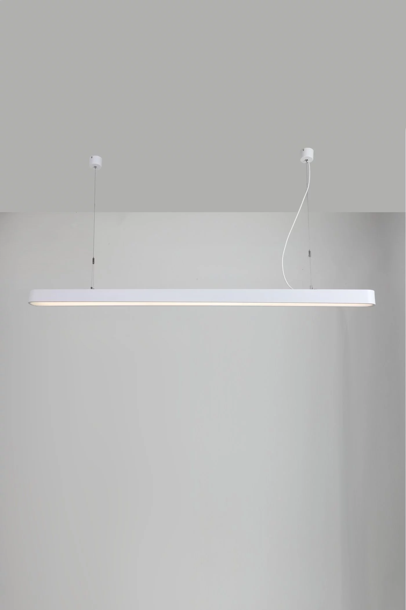   
                        
                        Люстра LAGUNA LIGHTING (Украина) 14532    
                         в стиле Хай-тек.  
                        Тип источника света: встроенный led-модуль, несъемный.                         Форма: Прямоугольник.                         Цвета плафонов и подвесок: Белый.                         Материал: Алюминий.                          фото 1