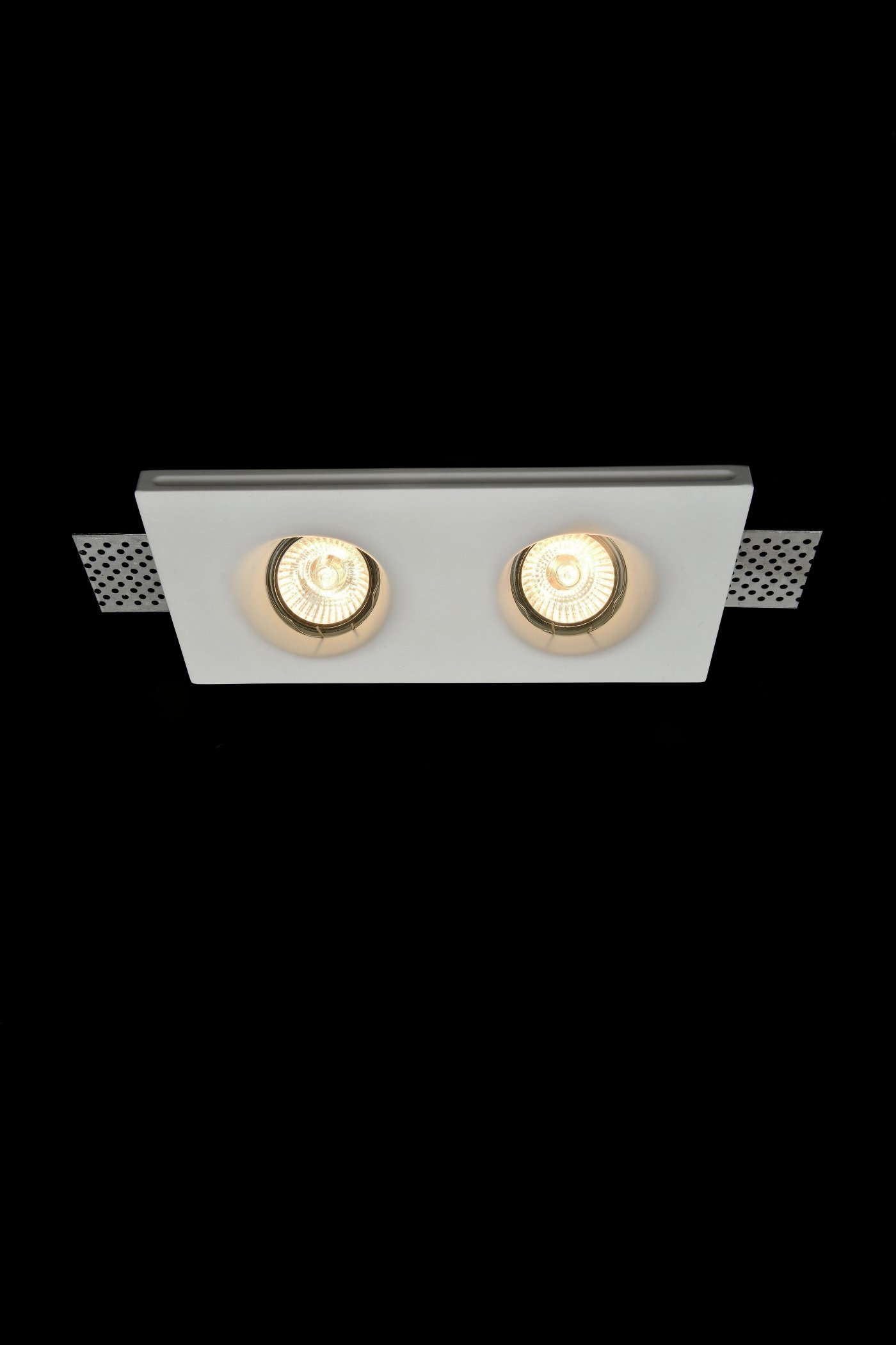   
                        Точковий світильник MAYTONI (Німеччина) 14551    
                         у стилі лофт.  
                        Тип джерела світла: cвітлодіодні led, галогенні.                         Форма: прямокутник.                         Кольори плафонів і підвісок: білий.                         Матеріал: гіпс.                          фото 3