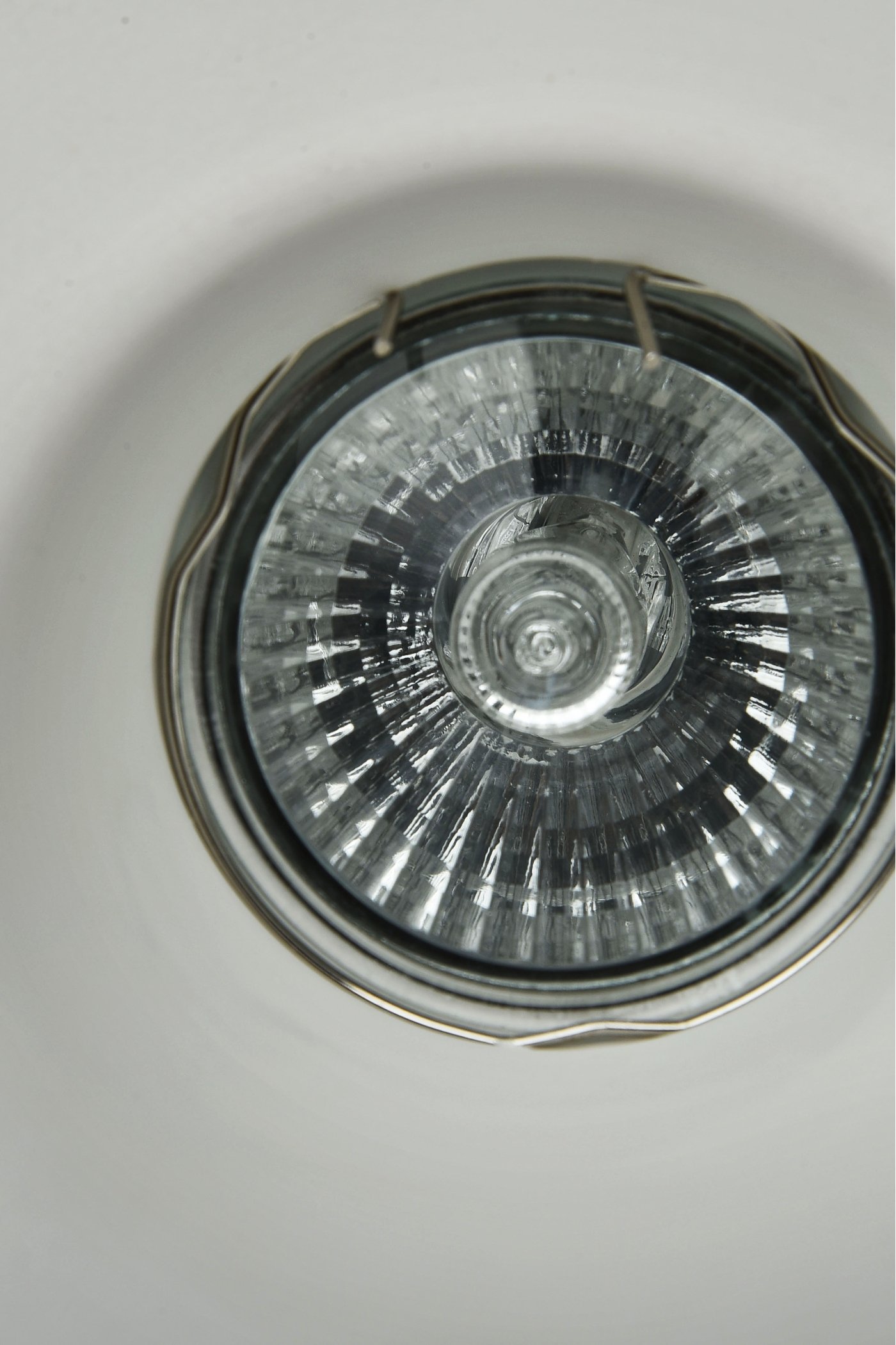   
                        Точковий світильник MAYTONI (Німеччина) 14551    
                         у стилі лофт.  
                        Тип джерела світла: cвітлодіодні led, галогенні.                         Форма: прямокутник.                         Кольори плафонів і підвісок: білий.                         Матеріал: гіпс.                          фото 5