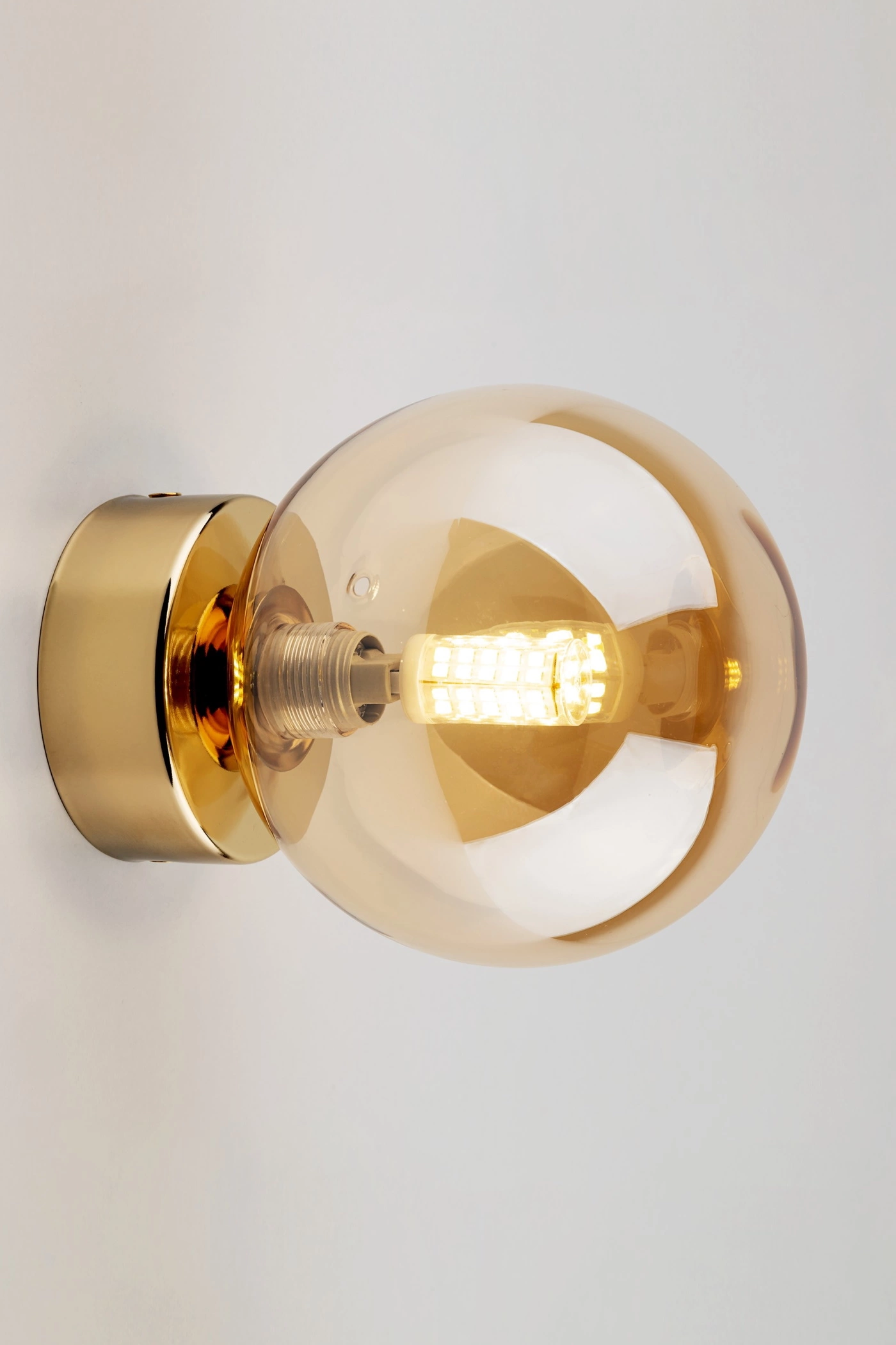   
                        
                        Бра TK LIGHTING (Польша) 15267    
                         В стиле Хай-тек.  
                        Тип источника света: светодиодная лампа, сменная.                                                 Цвета плафонов и подвесок: Желтый.                         Материал: Стекло.                          фото 4