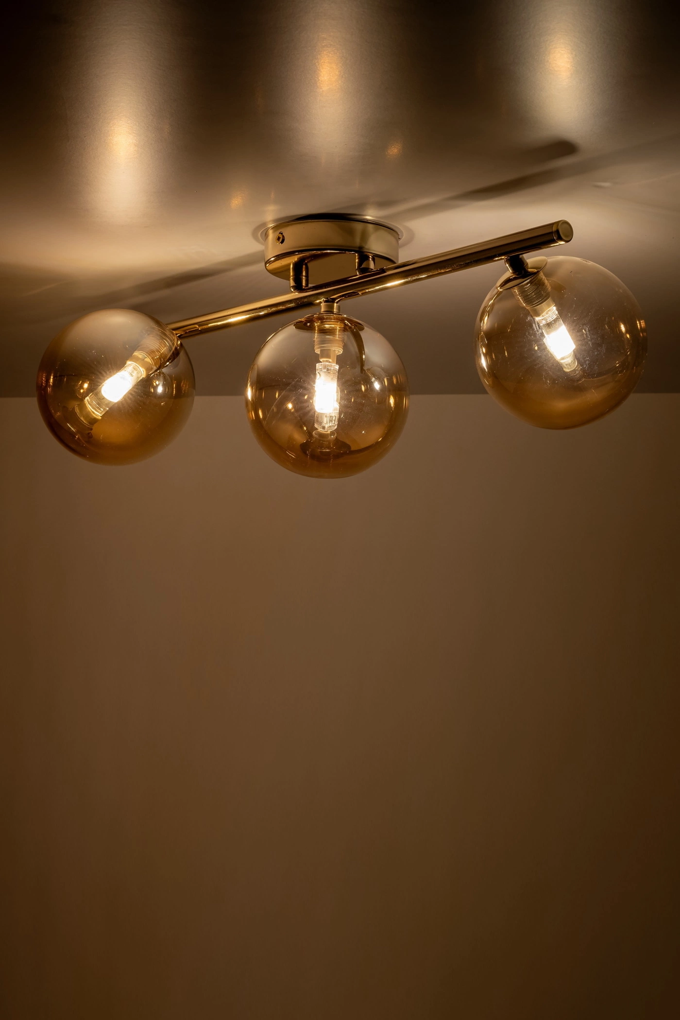   
                        
                        Светильник потолочный TK LIGHTING (Польша) 15274    
                         В стиле Хай-тек.  
                        Тип источника света: светодиодная лампа, сменная.                         Форма: Прямоугольник.                         Цвета плафонов и подвесок: Желтый.                         Материал: Стекло.                          фото 8