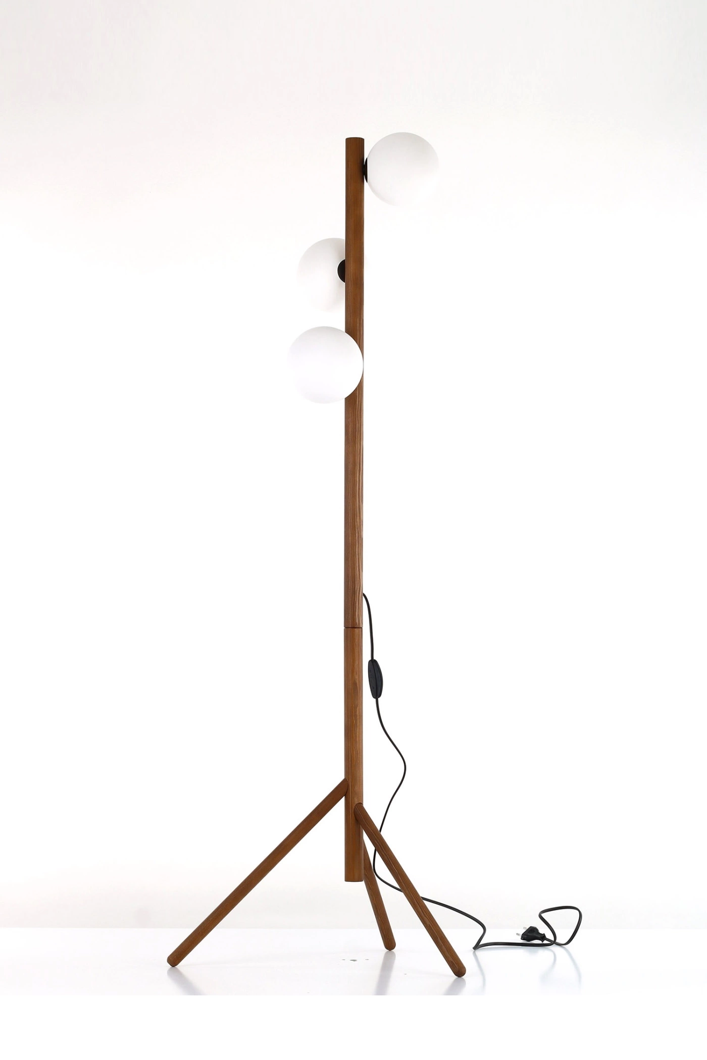   
                        
                        Торшер TK LIGHTING (Польша) 15296    
                         В стиле Скандинавский, Модерн.  
                        Тип источника света: светодиодная лампа, сменная.                                                 Цвета плафонов и подвесок: Белый.                         Материал: Стекло.                          фото 1