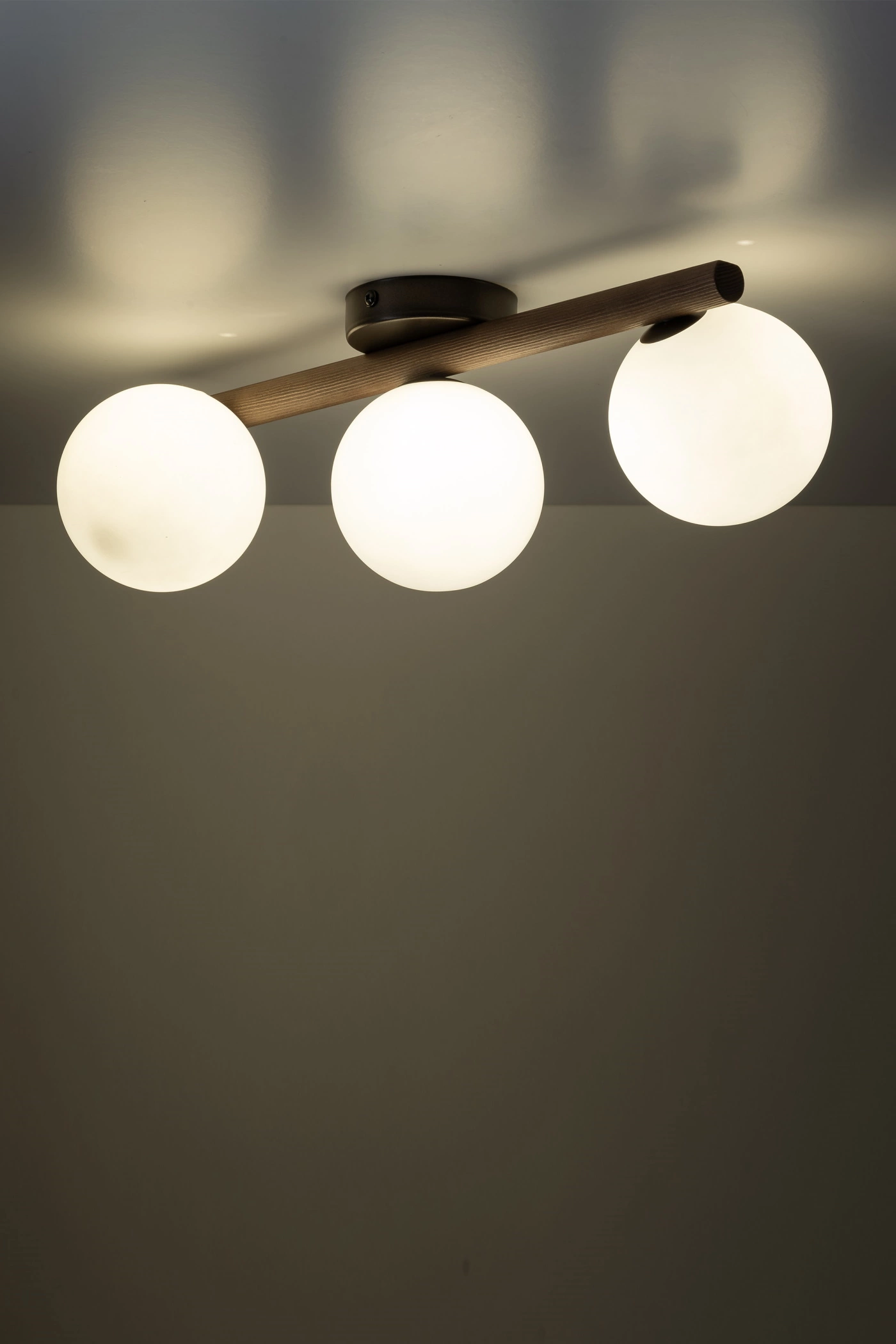   
                        
                        Светильник потолочный TK LIGHTING (Польша) 15304    
                         В стиле Модерн, Скандинавский.  
                        Тип источника света: светодиодная лампа, сменная.                         Форма: Прямоугольник.                         Цвета плафонов и подвесок: Белый.                         Материал: Стекло.                          фото 7