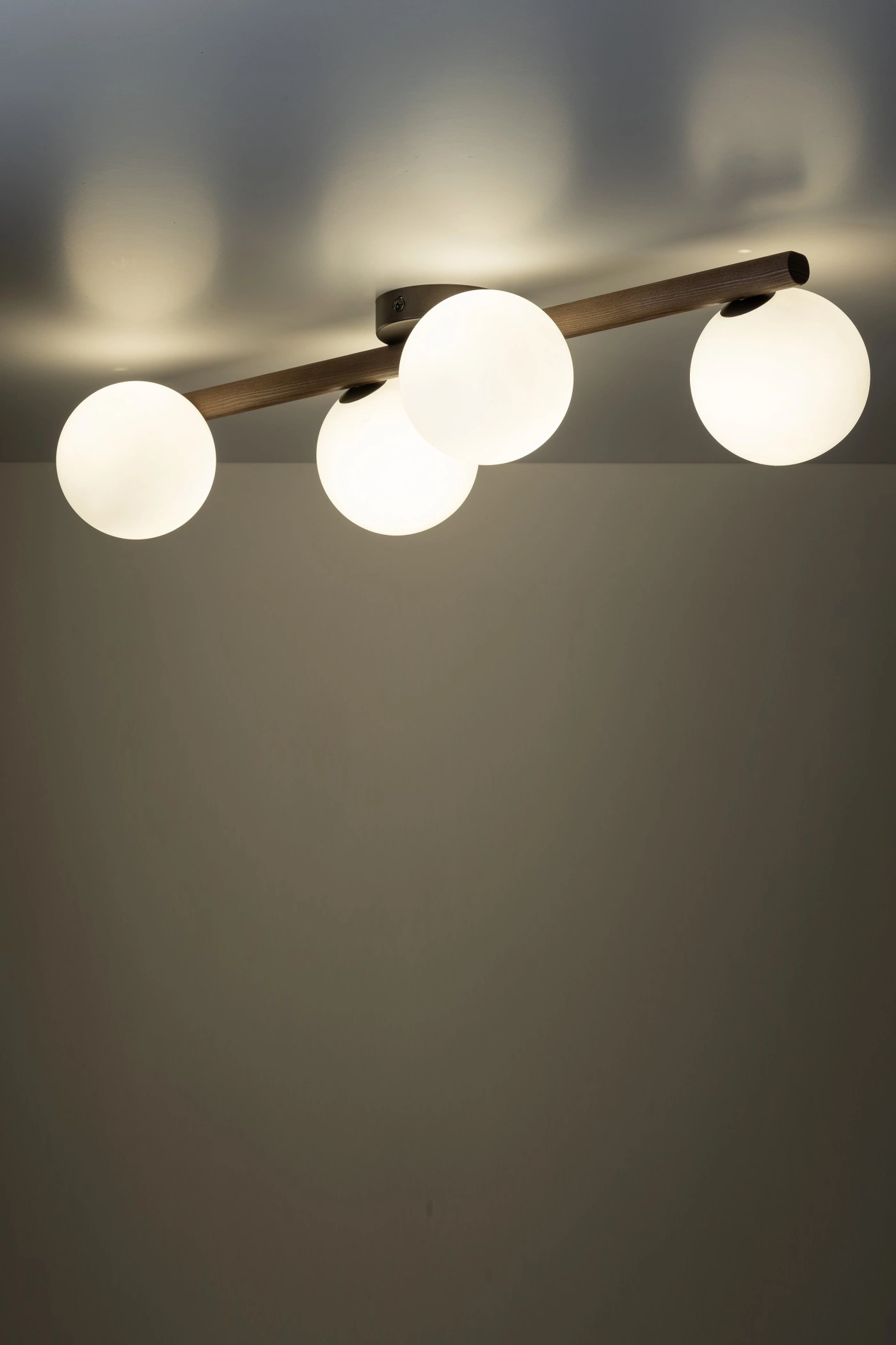  
                        
                        Светильник потолочный TK LIGHTING (Польша) 15308    
                         В стиле Скандинавский, Модерн.  
                        Тип источника света: светодиодная лампа, сменная.                         Форма: Прямоугольник.                         Цвета плафонов и подвесок: Белый.                         Материал: Стекло.                          фото 8