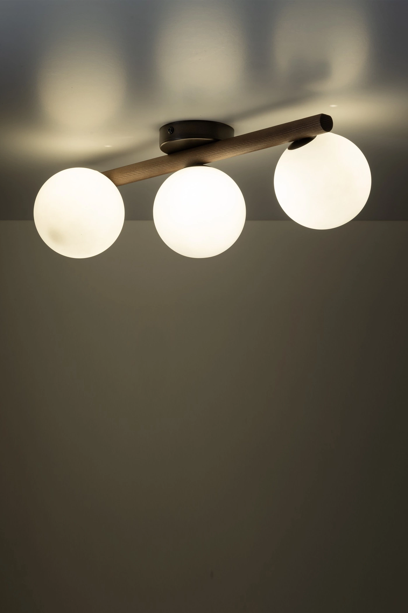   
                        
                        Светильник потолочный TK LIGHTING (Польша) 15324    
                         В стиле Скандинавский, Модерн.  
                        Тип источника света: светодиодная лампа, сменная.                         Форма: Прямоугольник.                         Цвета плафонов и подвесок: Белый.                         Материал: Стекло.                          фото 7